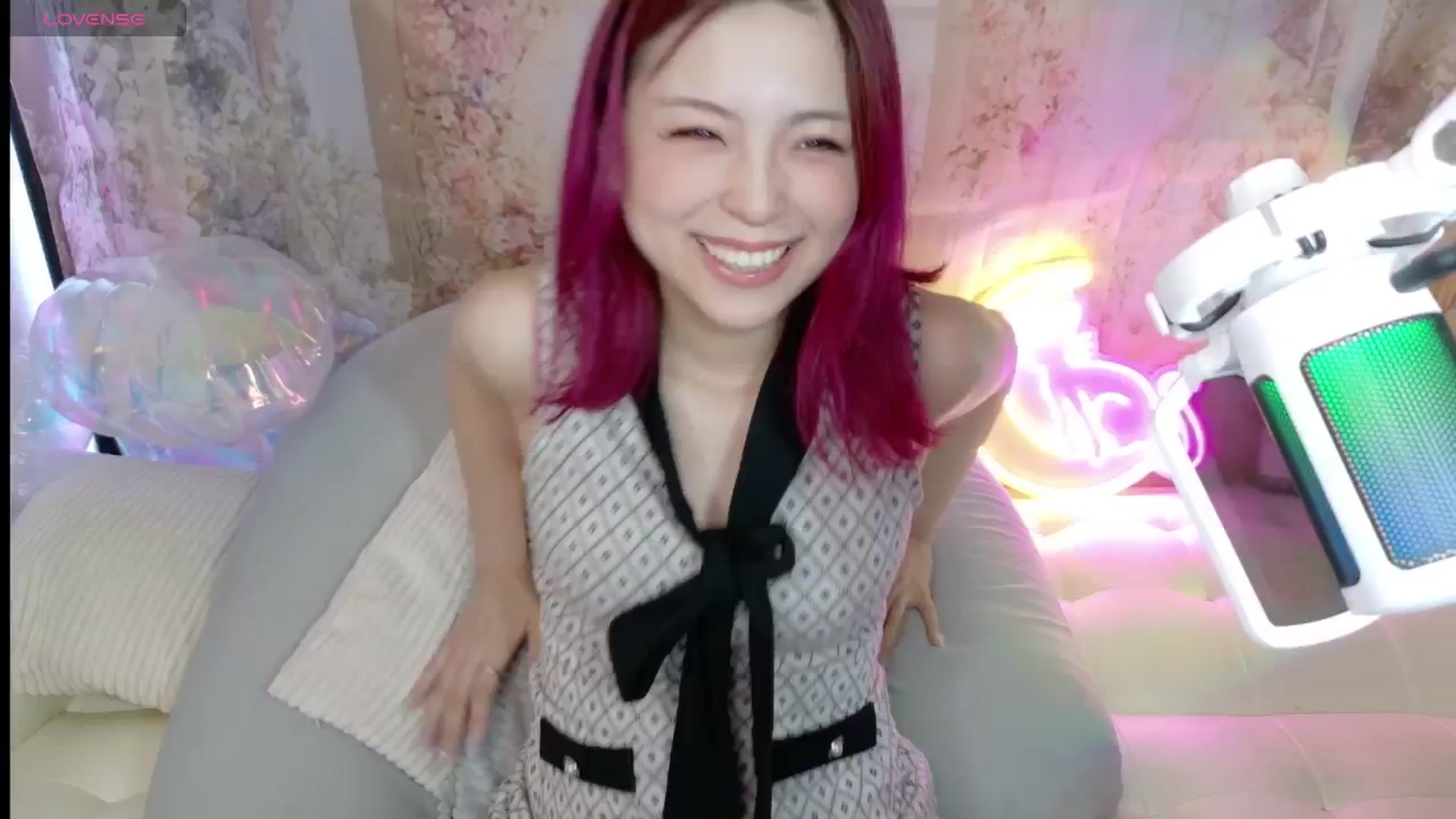 Gallery image thumbnail from Tsu_mu_gi_526's myfreecams stream on, 06/20/2025, 19:15 image 5 of 20