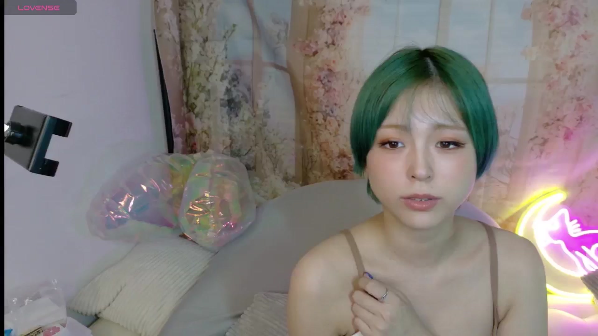 Gallery image thumbnail from Tsu_mu_gi_526's myfreecams stream on, 07/12/2025, 13:30 image 7 of 20
