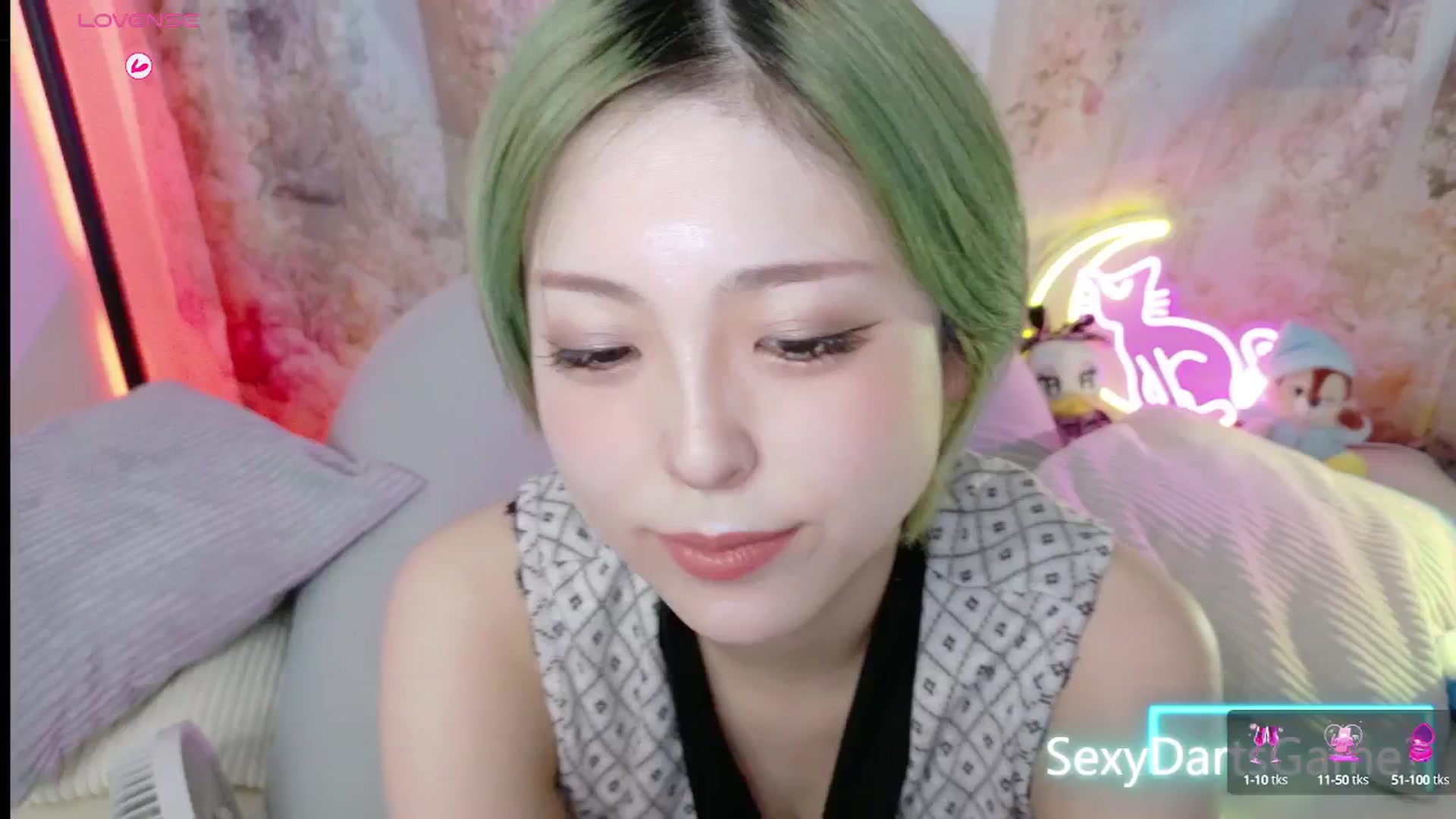 Gallery image thumbnail from Tsu_mu_gi_526's myfreecams stream on, 09/01/2025, 07:32 image 7 of 20