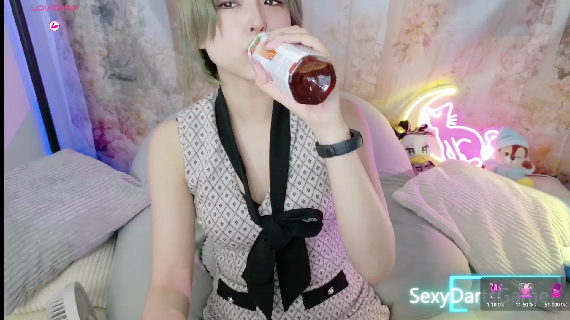 Gallery image thumbnail from Tsu_mu_gi_526's myfreecams stream on, 09/01/2025, 07:32 image 11 of 20