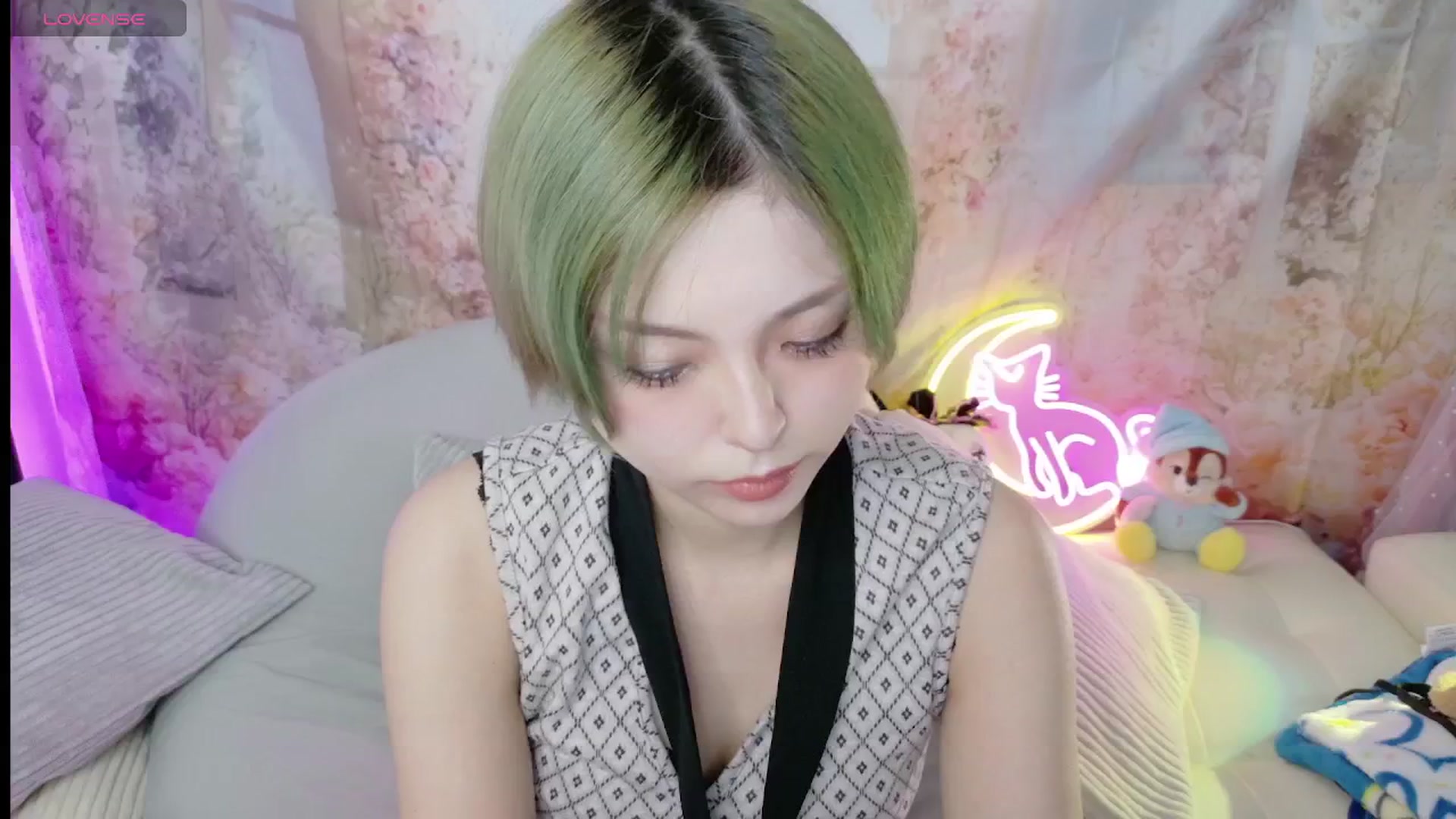 Gallery image thumbnail from Tsu_mu_gi_526's myfreecams stream on, 09/01/2025, 07:32 image 1 of 20