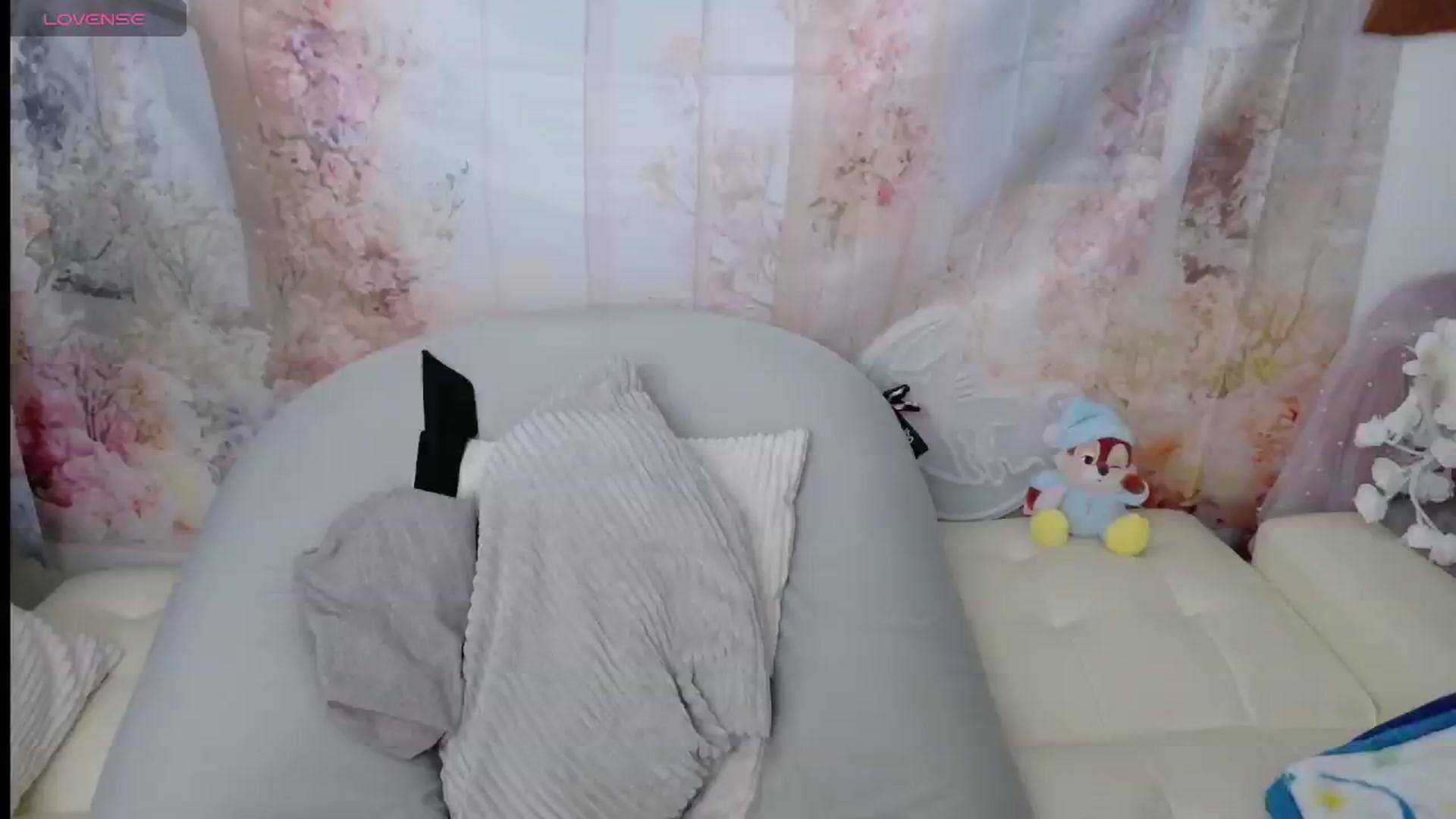 Gallery image thumbnail from Tsu_mu_gi_526's myfreecams stream on, 09/02/2025, 06:09 image 8 of 20