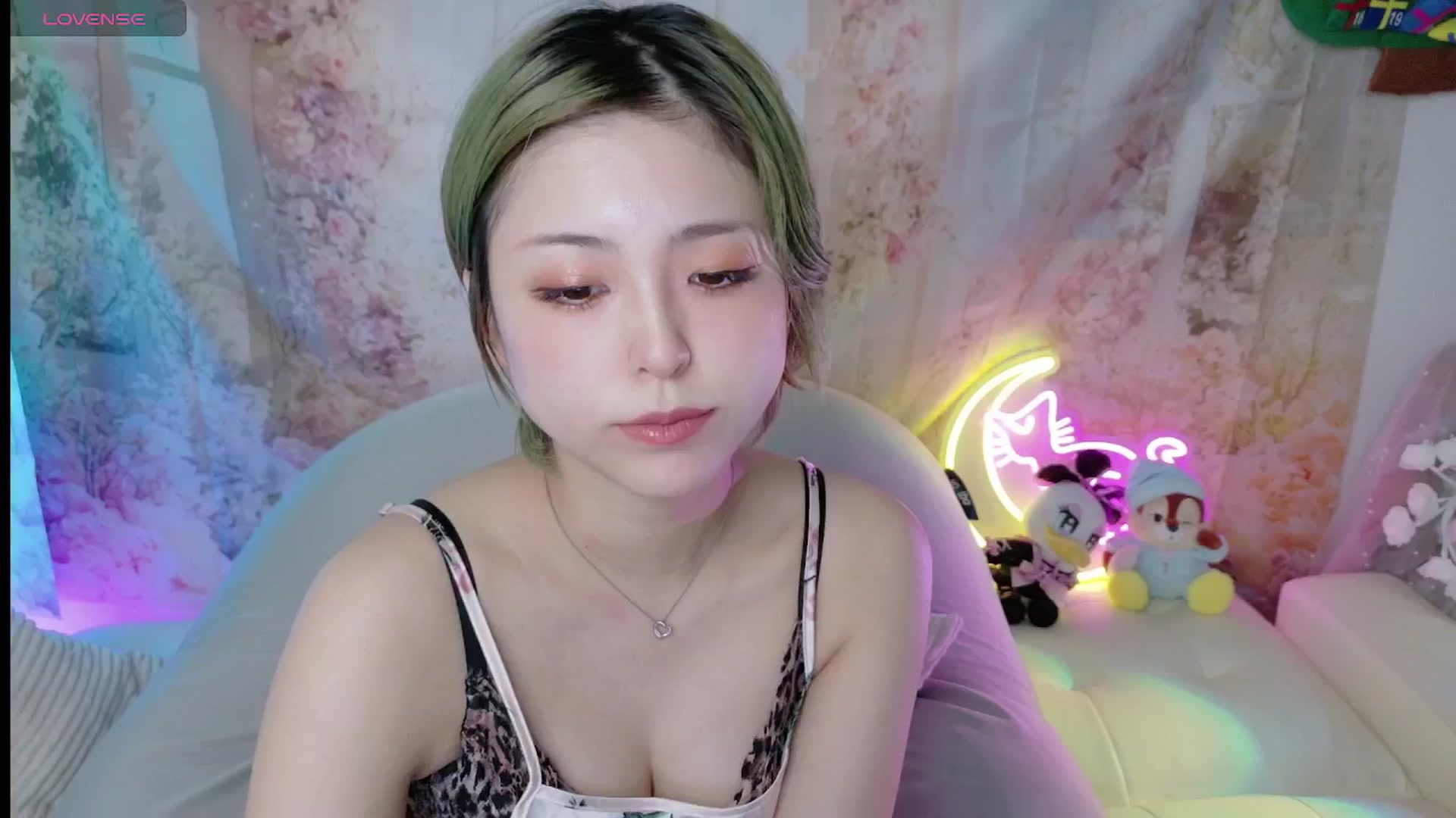 Gallery image thumbnail from Tsu_mu_gi_526's myfreecams stream on, 09/08/2025, 08:44 image 3 of 20