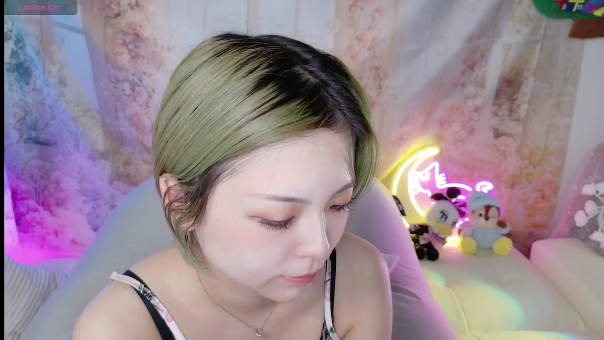 Gallery image thumbnail from Tsu_mu_gi_526's myfreecams stream on, 09/08/2025, 08:44 image 2 of 20