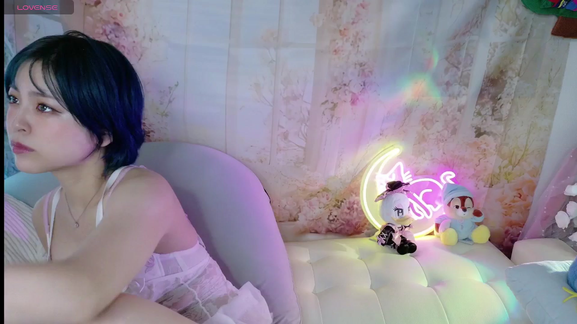 Gallery image thumbnail from Tsu_mu_gi_526's myfreecams stream on, 09/12/2025, 18:53 image 1 of 20