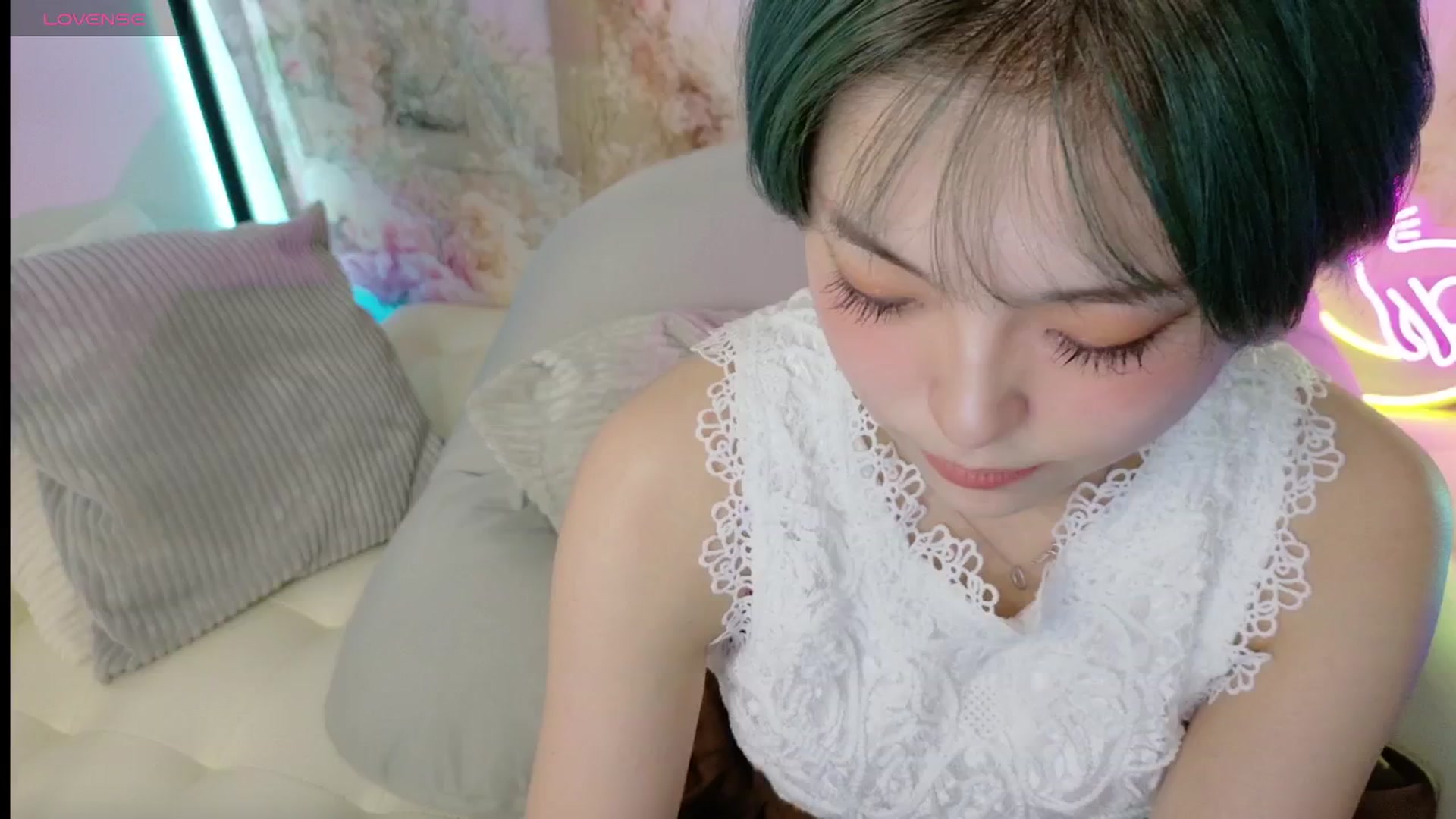 Gallery image thumbnail from Tsu_mu_gi_526's myfreecams stream on, 09/21/2025, 07:49 image 19 of 20