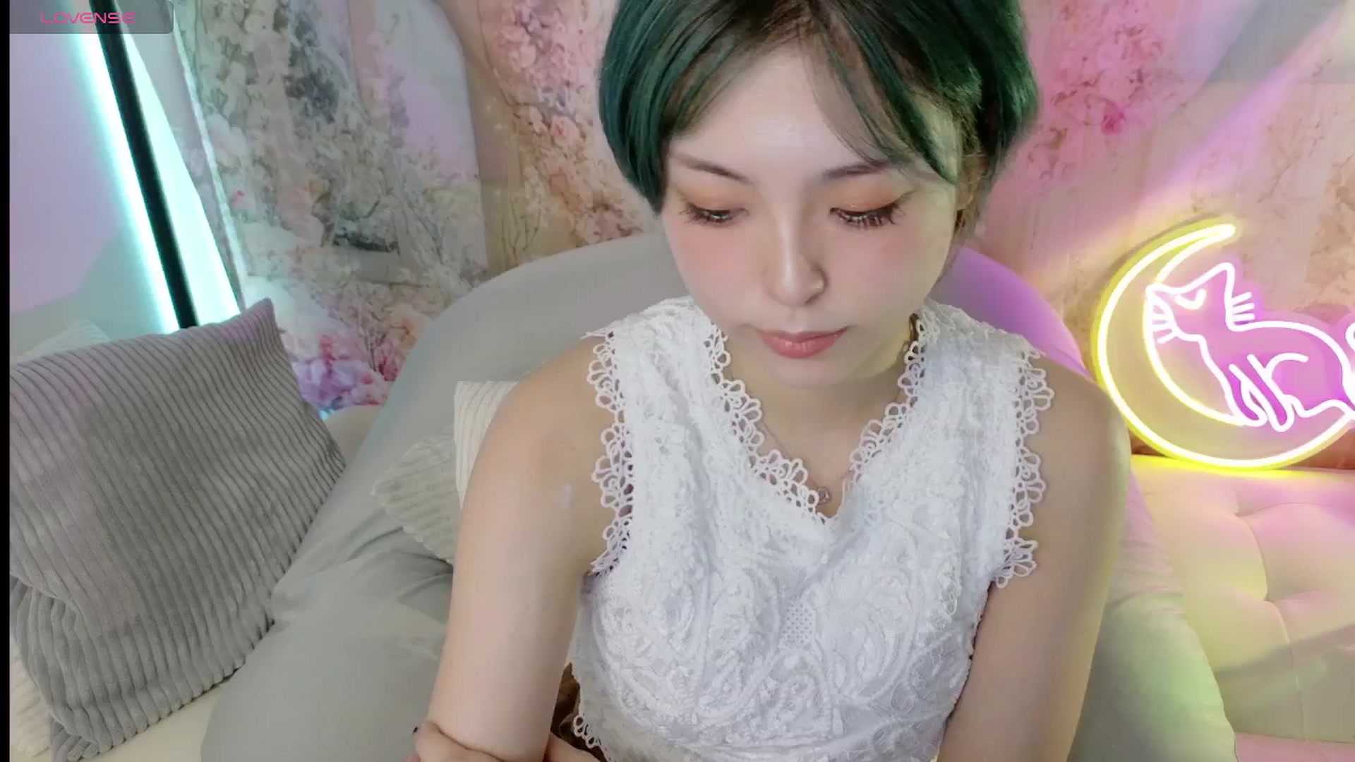 Gallery image thumbnail from Tsu_mu_gi_526's myfreecams stream on, 09/21/2025, 07:49 image 9 of 20