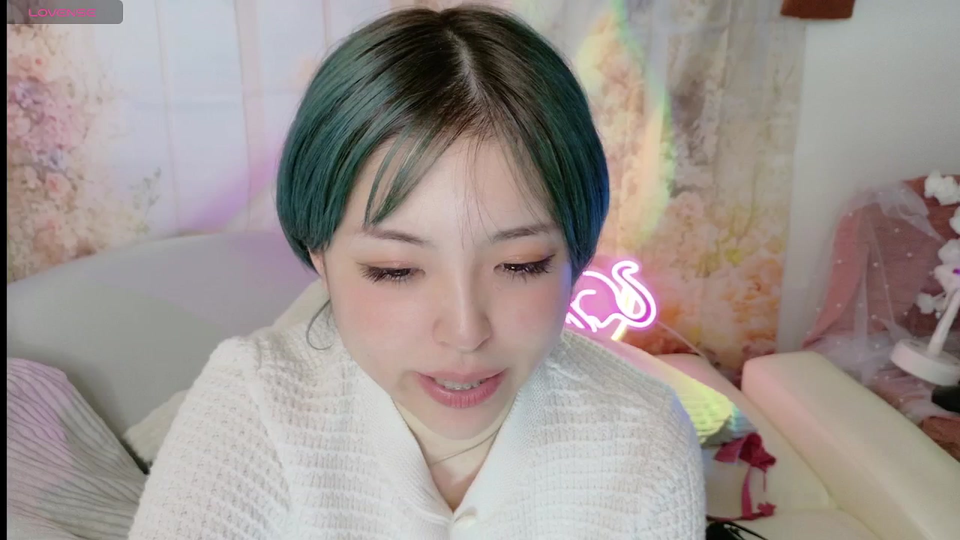 Gallery image thumbnail from Tsu_mu_gi_526's myfreecams stream on, 09/21/2025, 22:13 image 4 of 20