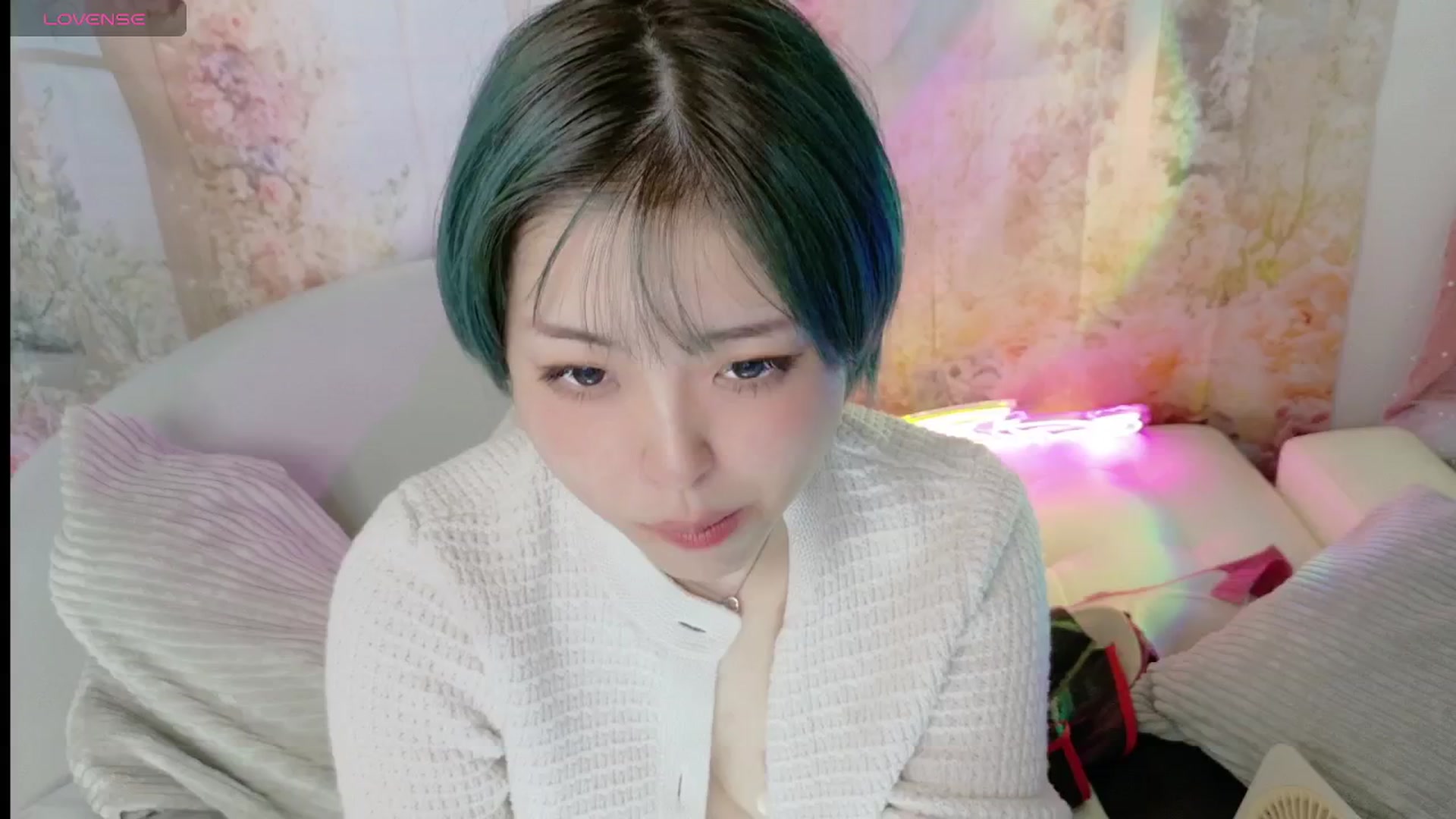 Gallery image thumbnail from Tsu_mu_gi_526's myfreecams stream on, 09/21/2025, 22:13 image 13 of 20