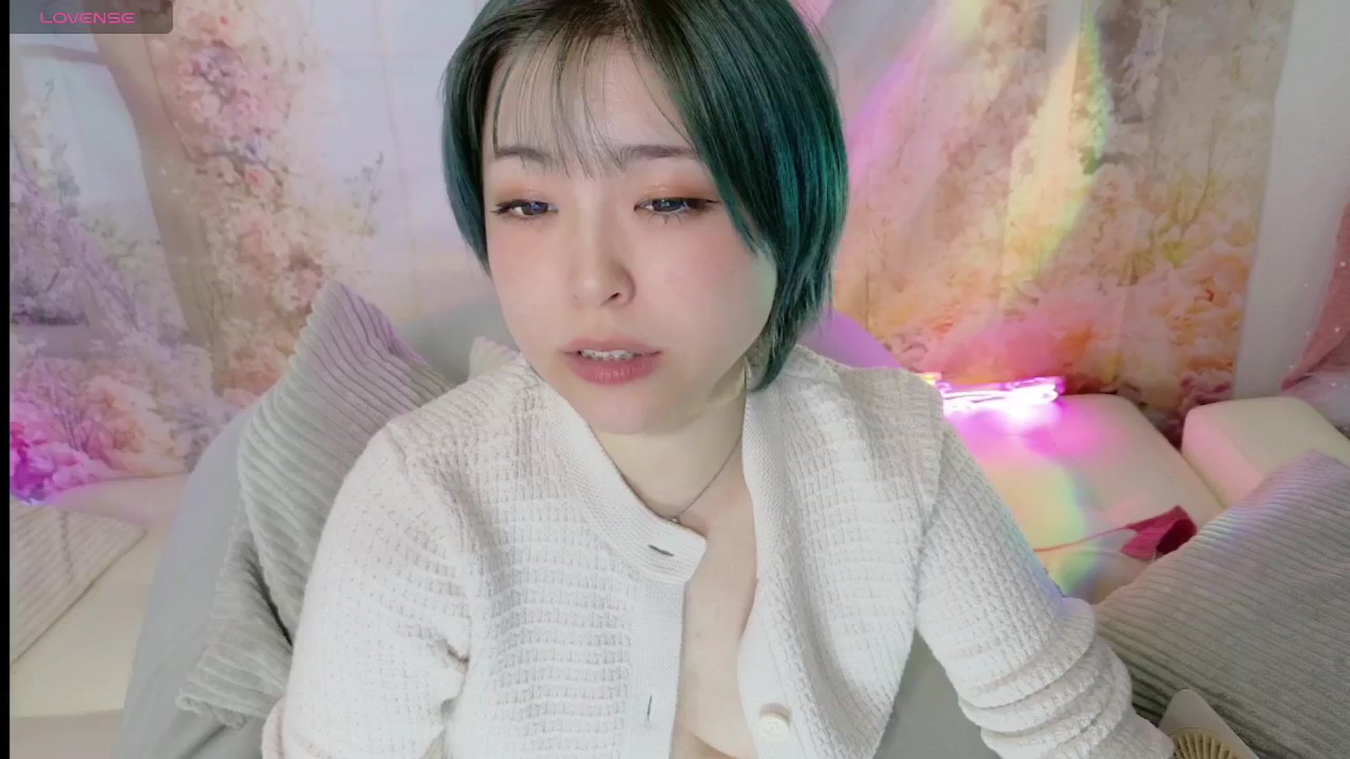 Gallery image thumbnail from Tsu_mu_gi_526's myfreecams stream on, 09/21/2025, 22:13 image 14 of 20