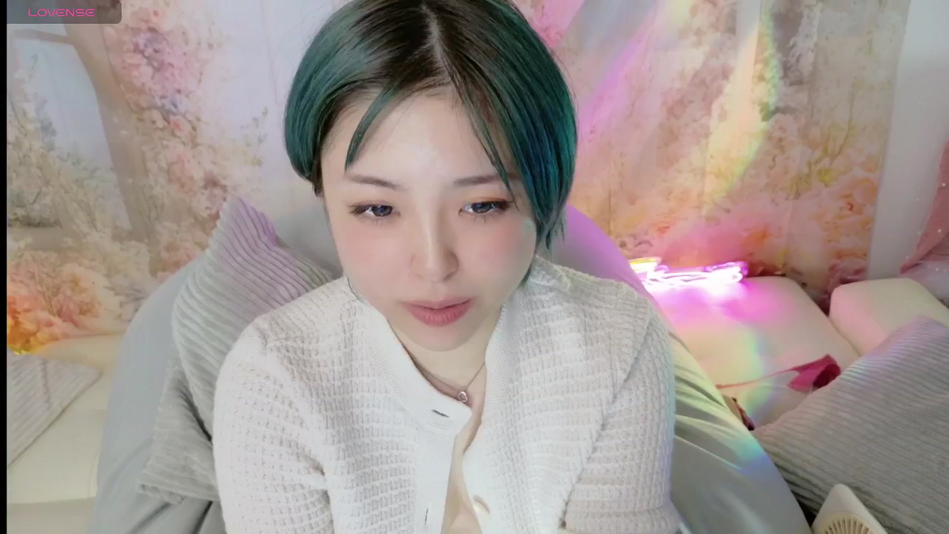 Gallery image thumbnail from Tsu_mu_gi_526's myfreecams stream on, 09/21/2025, 22:13 image 16 of 20