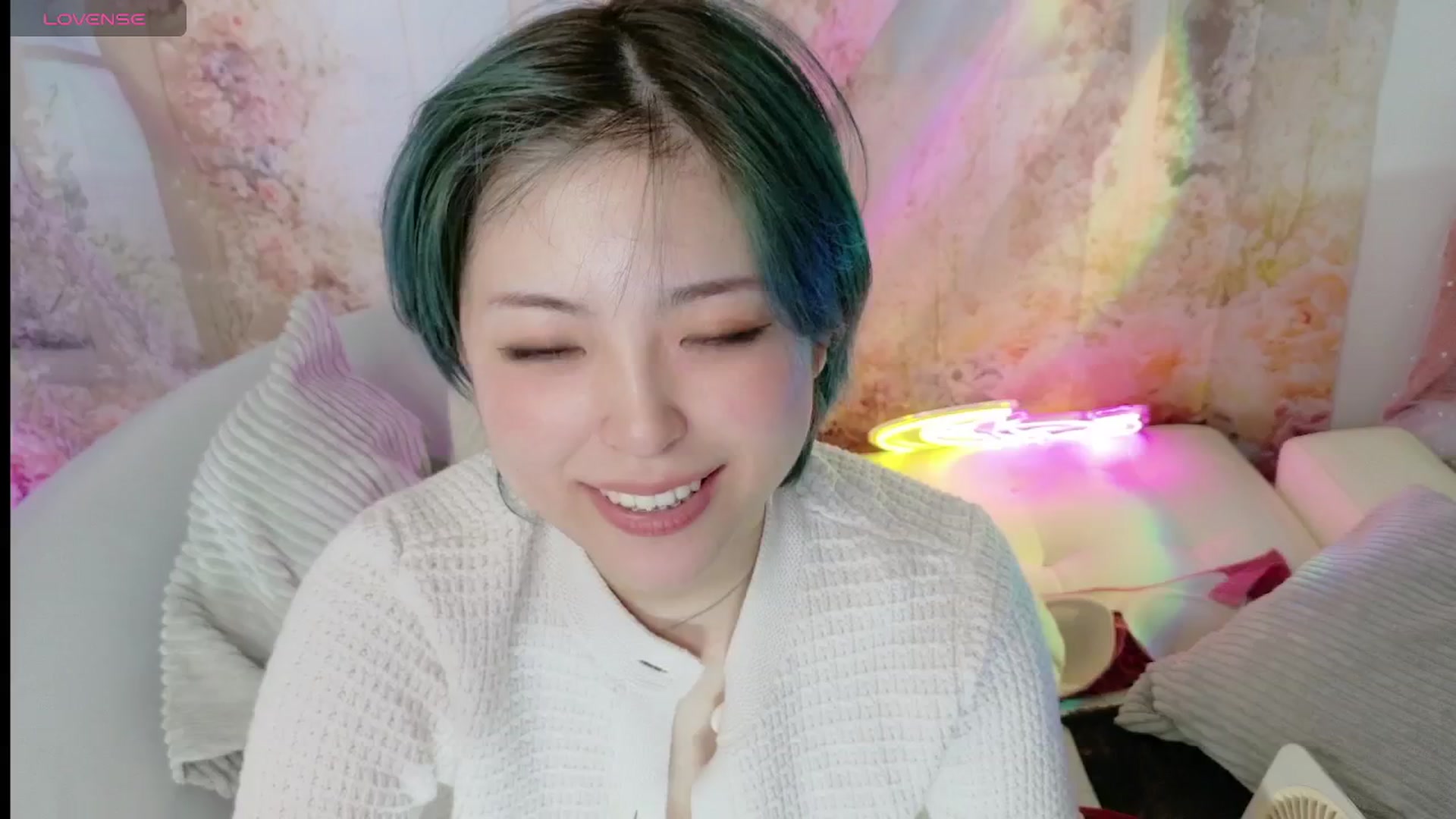 Gallery image thumbnail from Tsu_mu_gi_526's myfreecams stream on, 09/21/2025, 22:13 image 18 of 20
