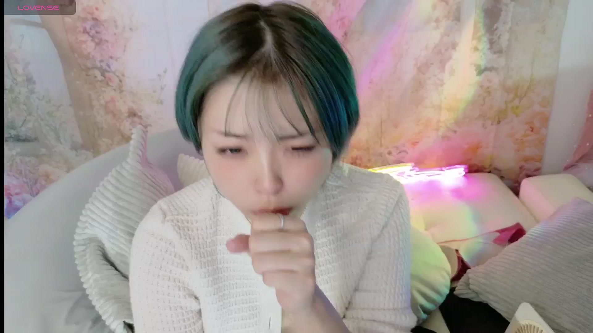 Gallery image thumbnail from Tsu_mu_gi_526's myfreecams stream on, 09/21/2025, 22:13 image 17 of 20