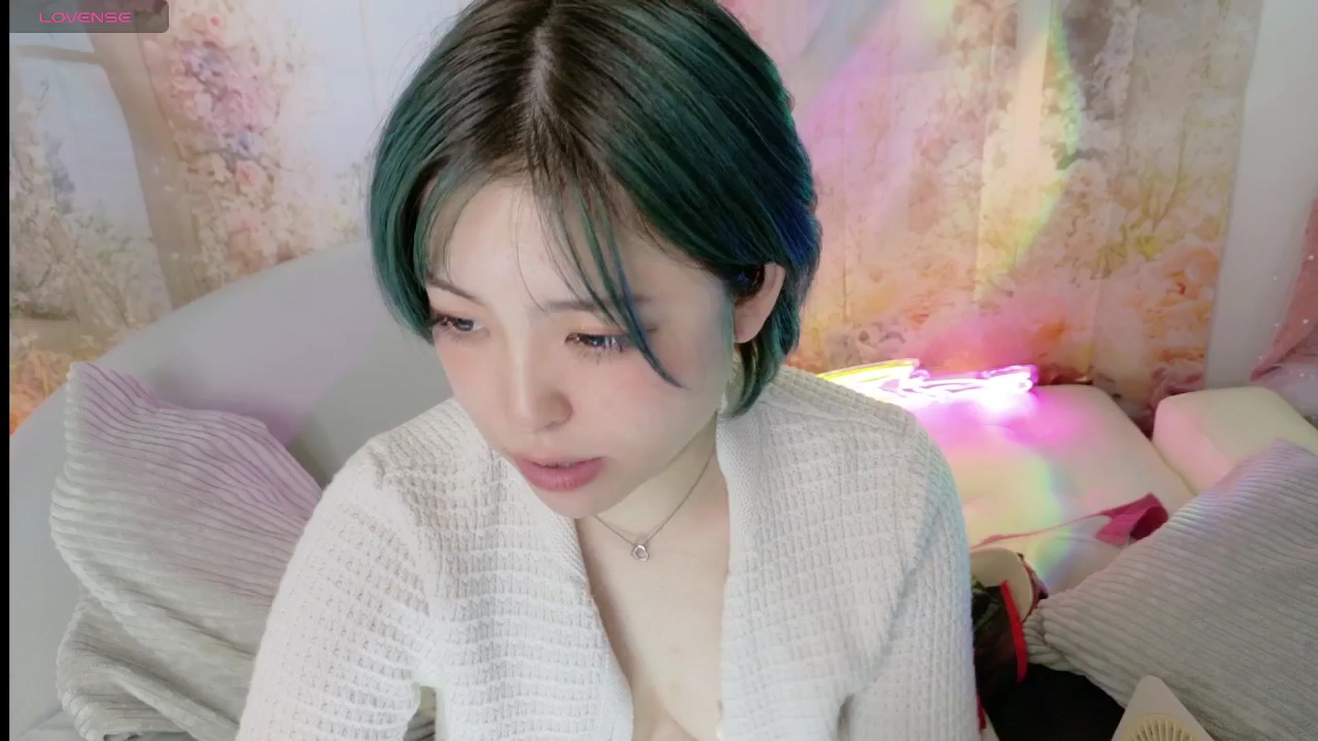Gallery image thumbnail from Tsu_mu_gi_526's myfreecams stream on, 09/21/2025, 22:13 image 12 of 20