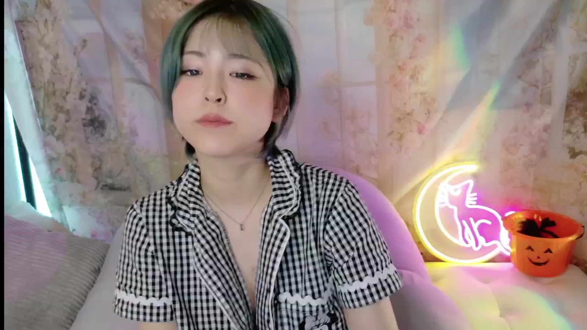 Gallery image thumbnail from Tsu_mu_gi_526's myfreecams stream on, 09/23/2025, 19:30 image 1 of 20