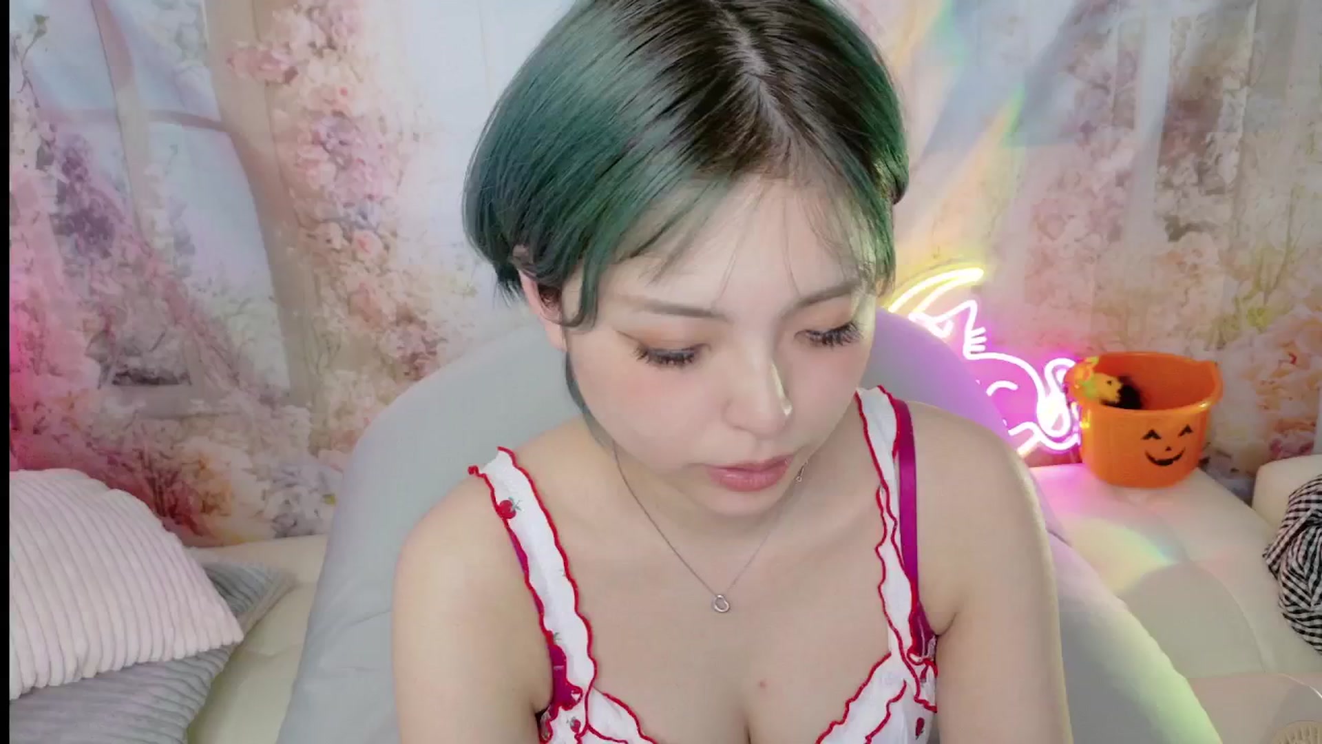 Gallery image thumbnail from Tsu_mu_gi_526's myfreecams stream on, 09/25/2025, 24:02 image 9 of 20