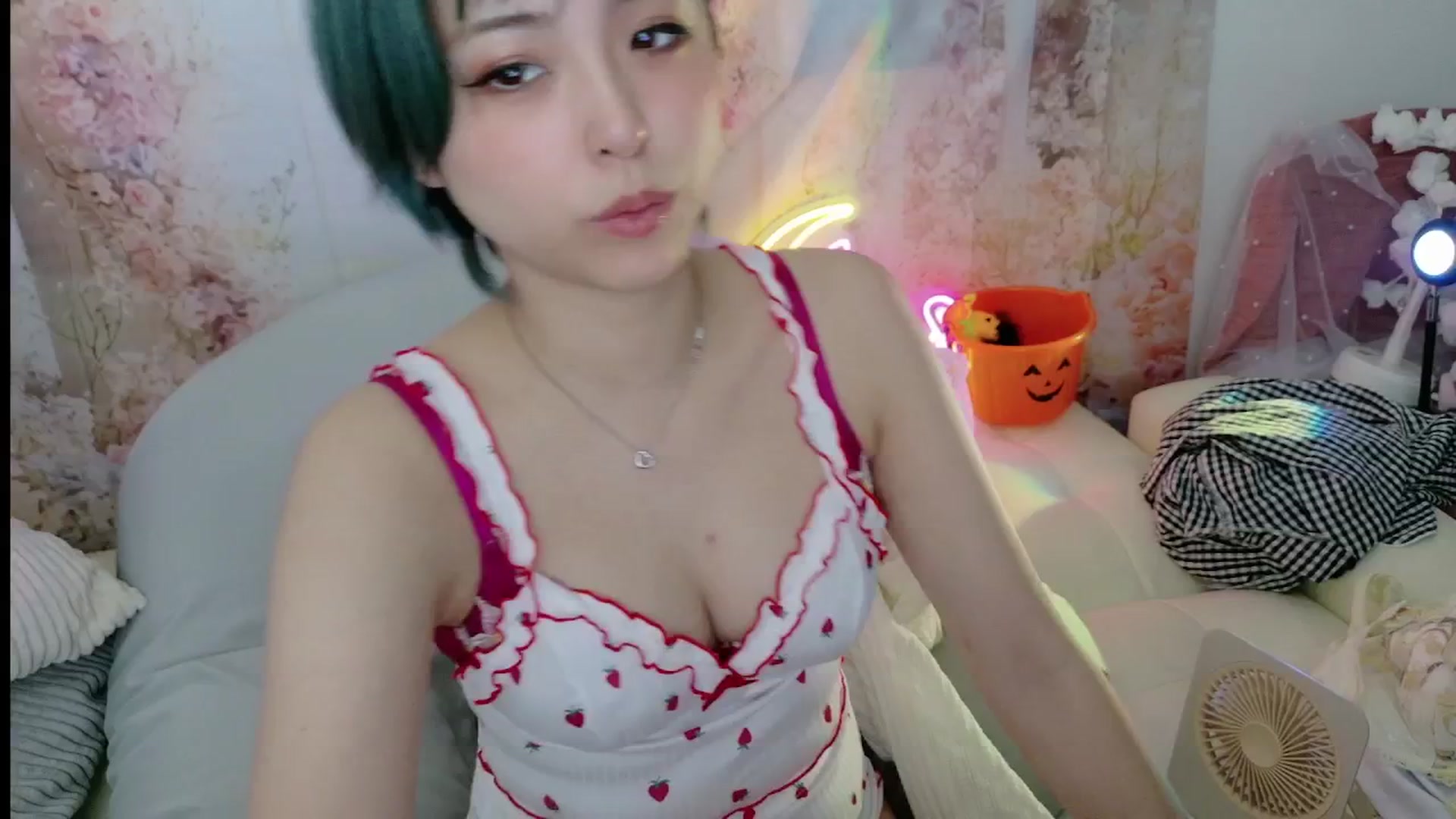 Gallery image thumbnail from Tsu_mu_gi_526's myfreecams stream on, 09/25/2025, 24:02 image 18 of 20