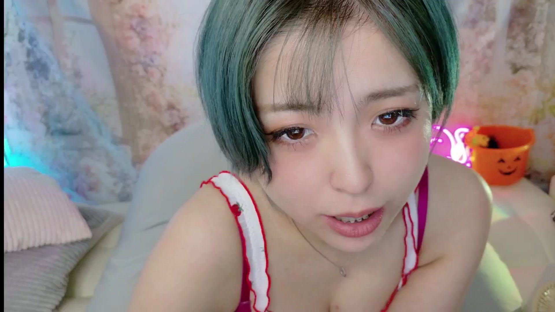 Gallery image thumbnail from Tsu_mu_gi_526's myfreecams stream on, 09/25/2025, 24:02 image 6 of 20