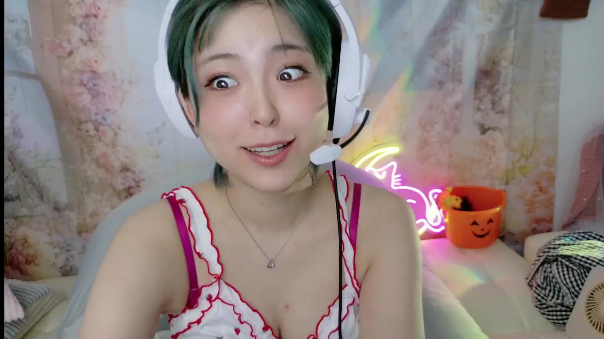 Gallery image thumbnail from Tsu_mu_gi_526's myfreecams stream on, 09/25/2025, 24:02 image 1 of 20