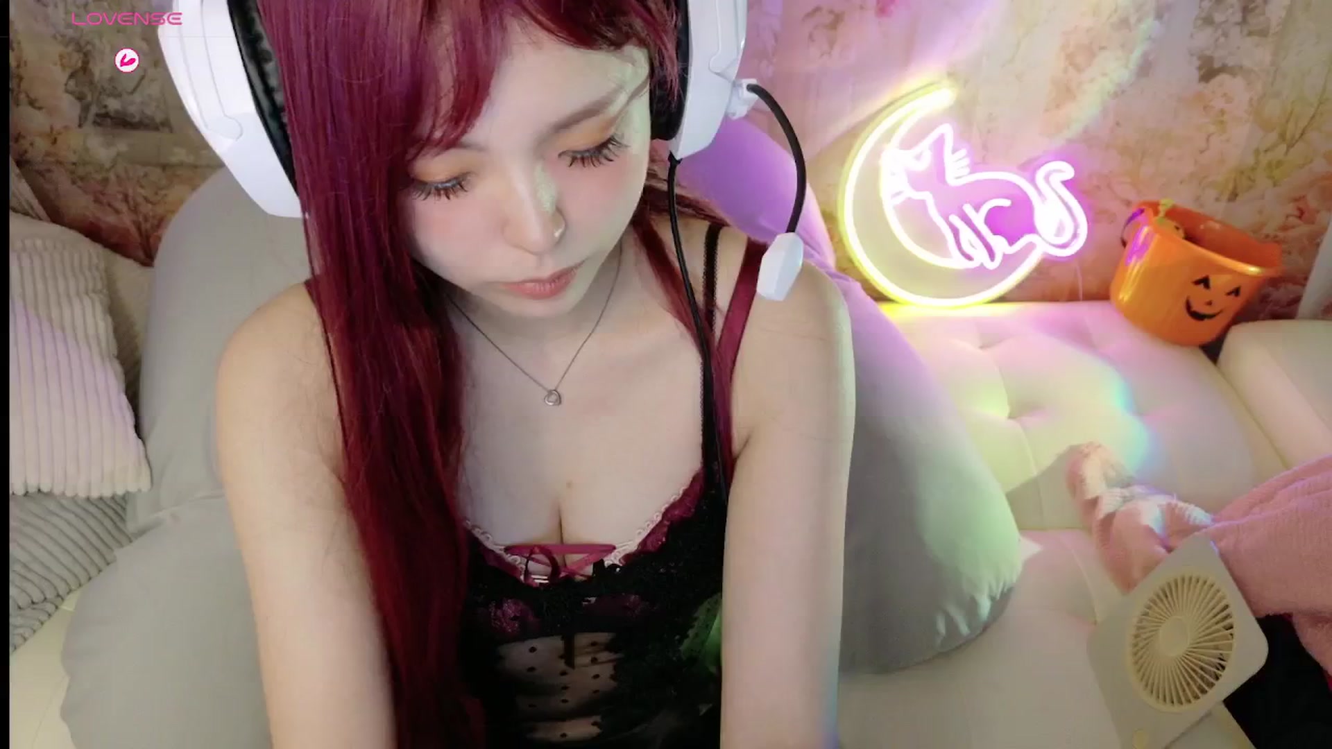 Gallery image thumbnail from Tsu_mu_gi_526's myfreecams stream on, 09/29/2025, 10:22 image 11 of 20