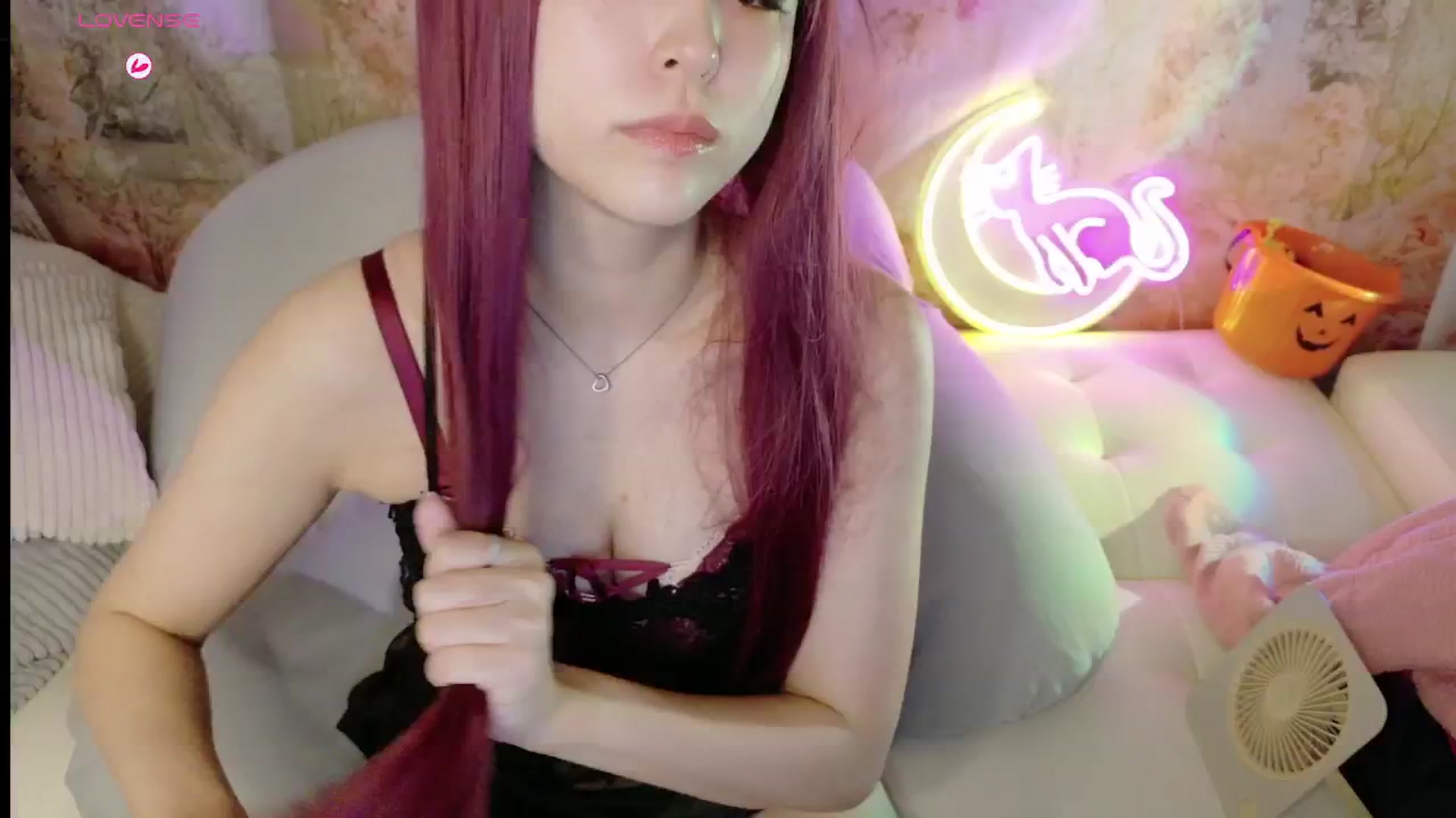 Gallery image thumbnail from Tsu_mu_gi_526's myfreecams stream on, 09/29/2025, 10:22 image 4 of 20