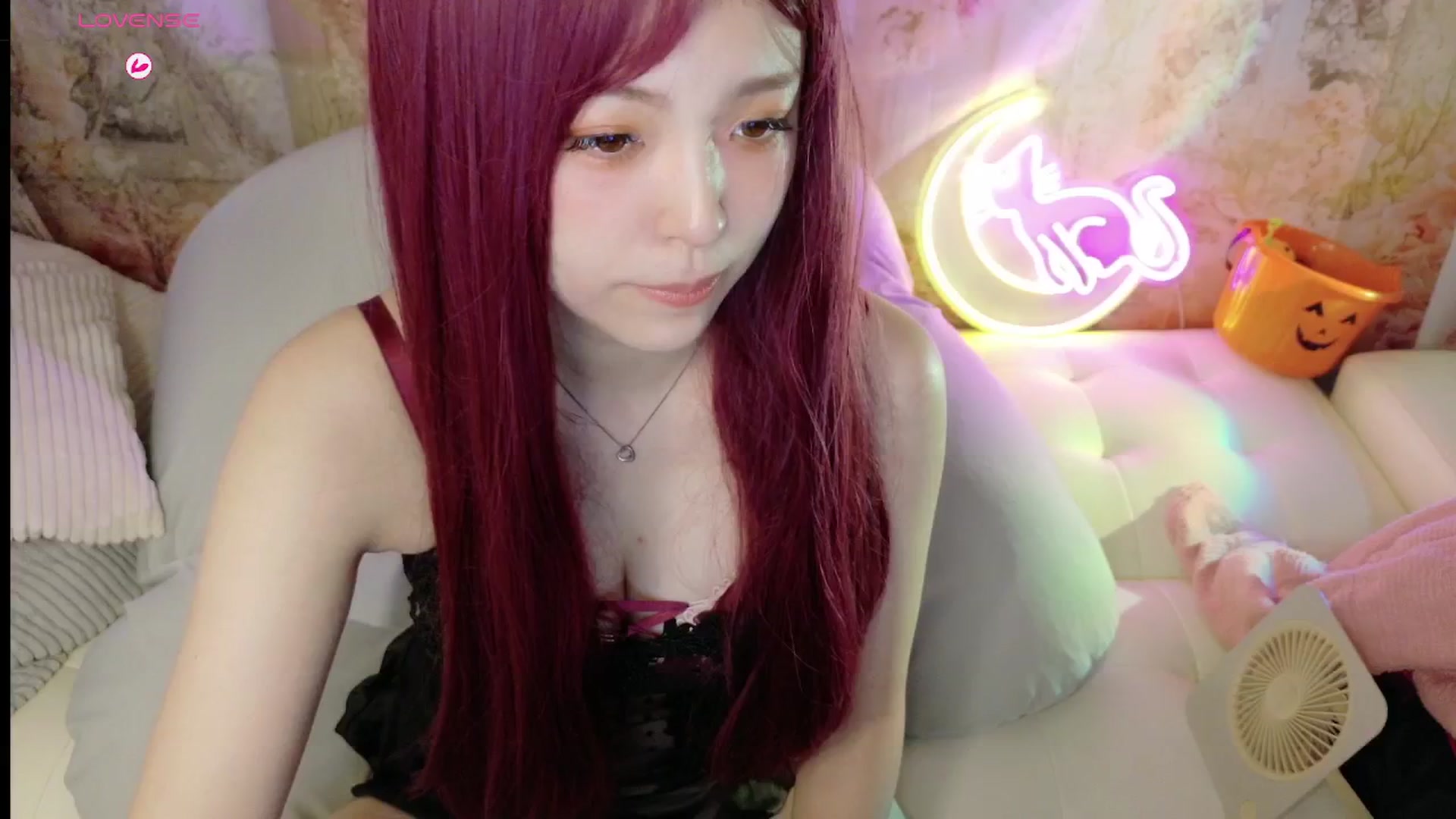 Gallery image thumbnail from Tsu_mu_gi_526's myfreecams stream on, 09/29/2025, 10:22 image 9 of 20