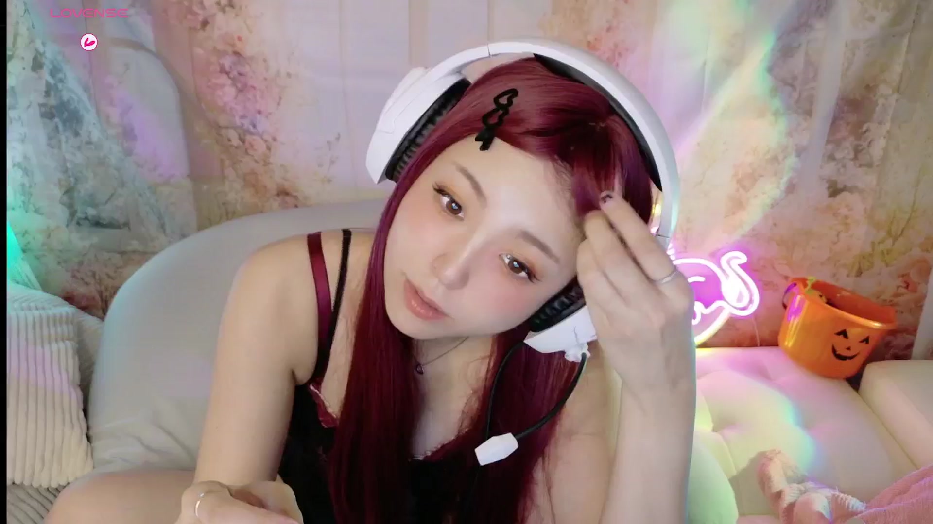 Gallery image thumbnail from Tsu_mu_gi_526's myfreecams stream on, 09/29/2025, 10:22 image 16 of 20