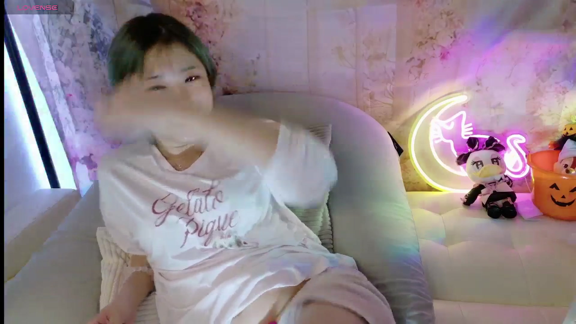 Gallery image thumbnail from Tsu_mu_gi_526's myfreecams stream on, 10/10/2025, 18:03 image 5 of 20