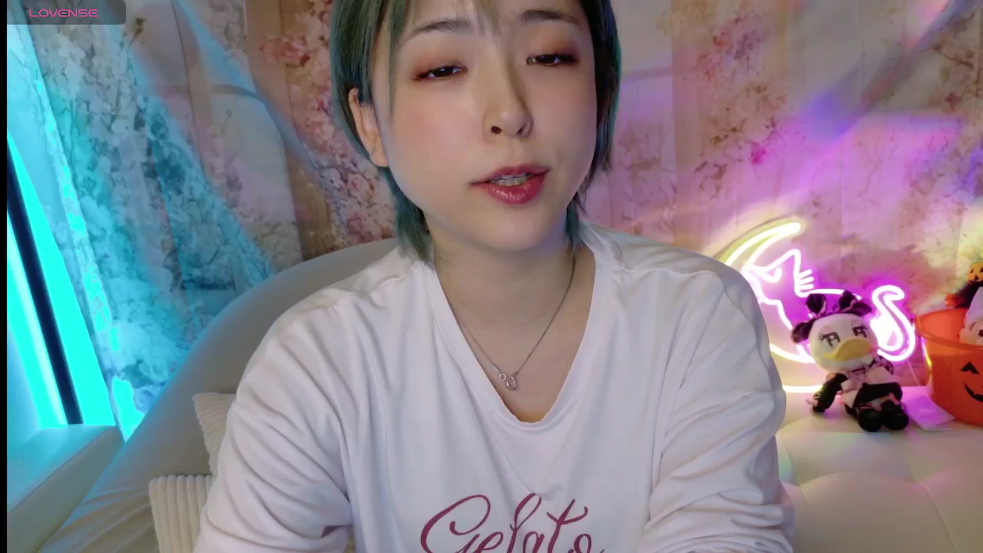 Gallery image thumbnail from Tsu_mu_gi_526's myfreecams stream on, 10/10/2025, 18:03 image 1 of 20