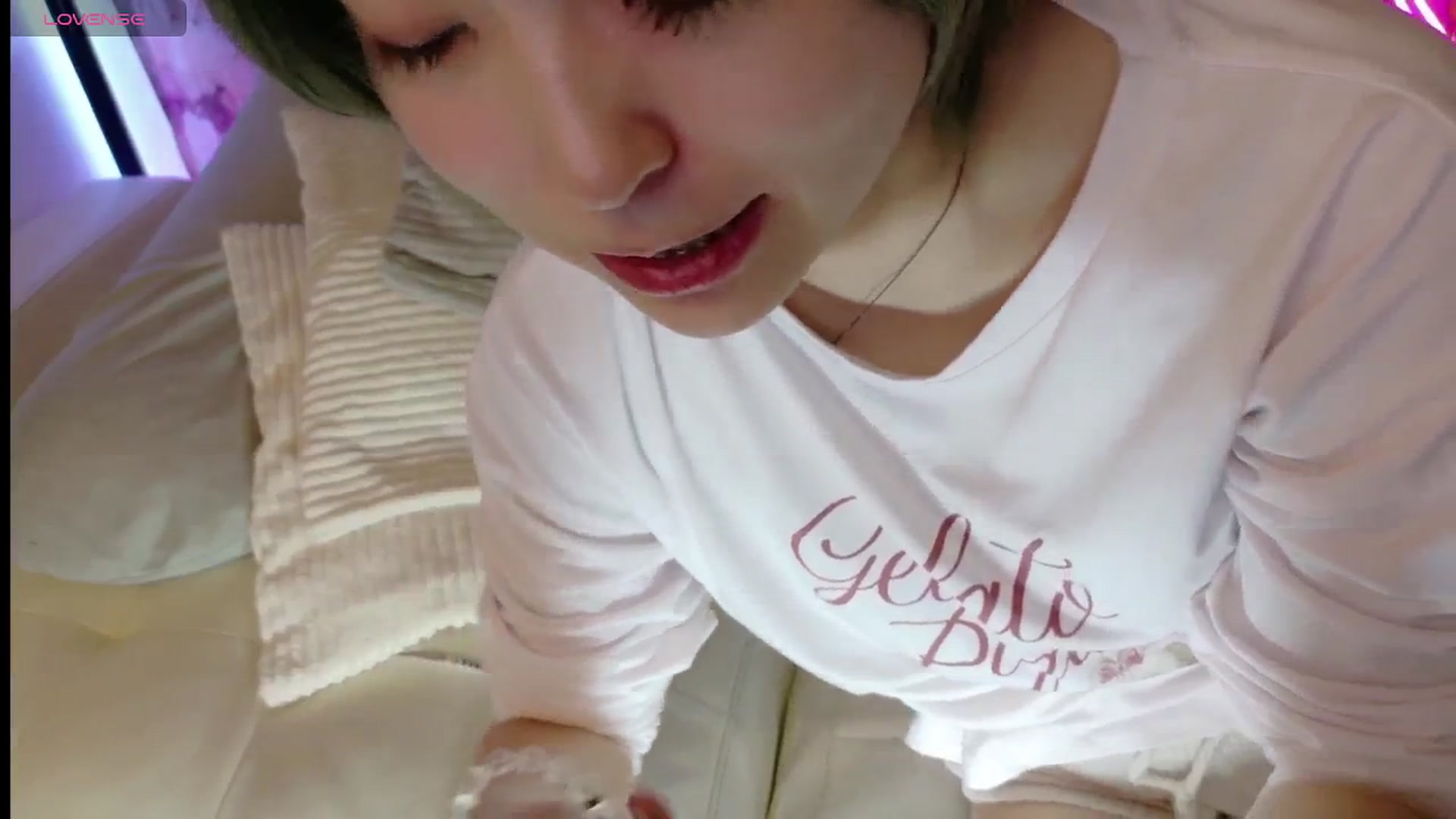 Gallery image thumbnail from Tsu_mu_gi_526's myfreecams stream on, 10/10/2025, 18:03 image 4 of 20
