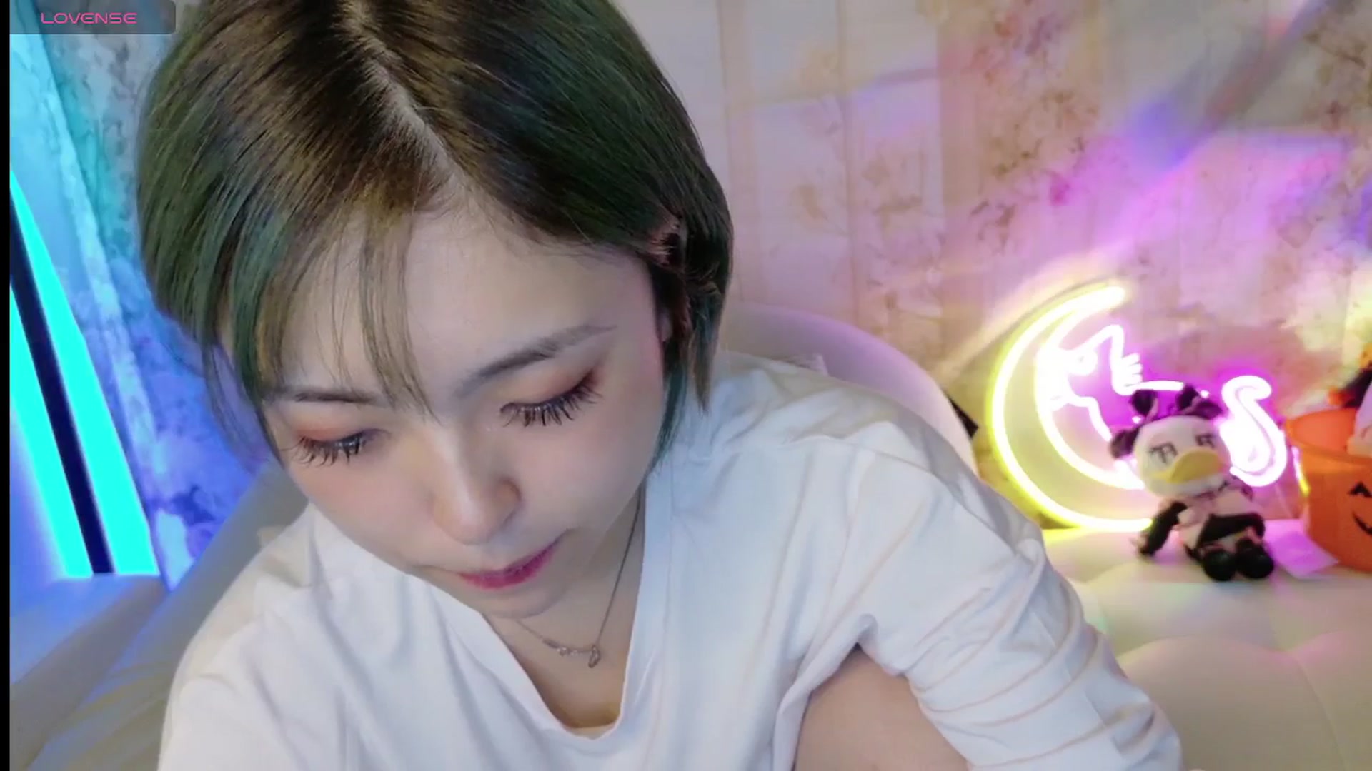 Gallery image thumbnail from Tsu_mu_gi_526's myfreecams stream on, 10/10/2025, 18:03 image 2 of 20