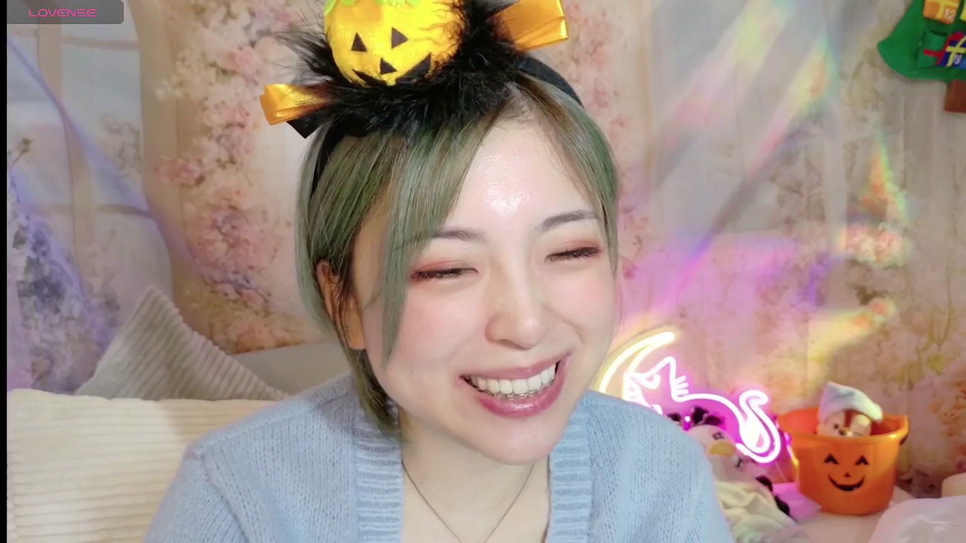 Gallery image thumbnail from Tsu_mu_gi_526's myfreecams stream on, 10/10/2025, 19:07 image 13 of 20