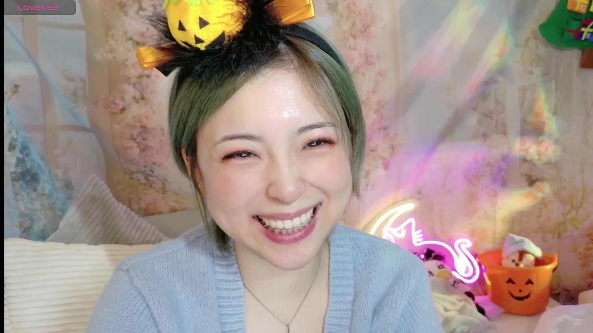 Gallery image thumbnail from Tsu_mu_gi_526's myfreecams stream on, 10/10/2025, 19:07 image 15 of 20
