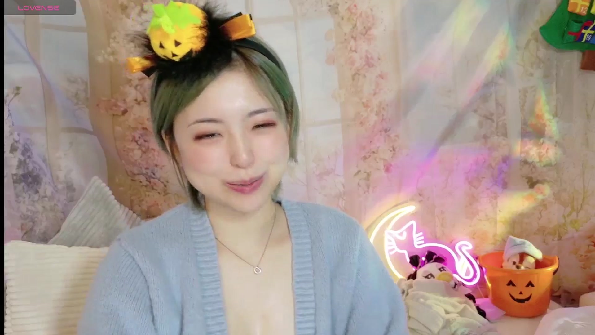 Gallery image thumbnail from Tsu_mu_gi_526's myfreecams stream on, 10/10/2025, 19:07 image 20 of 20