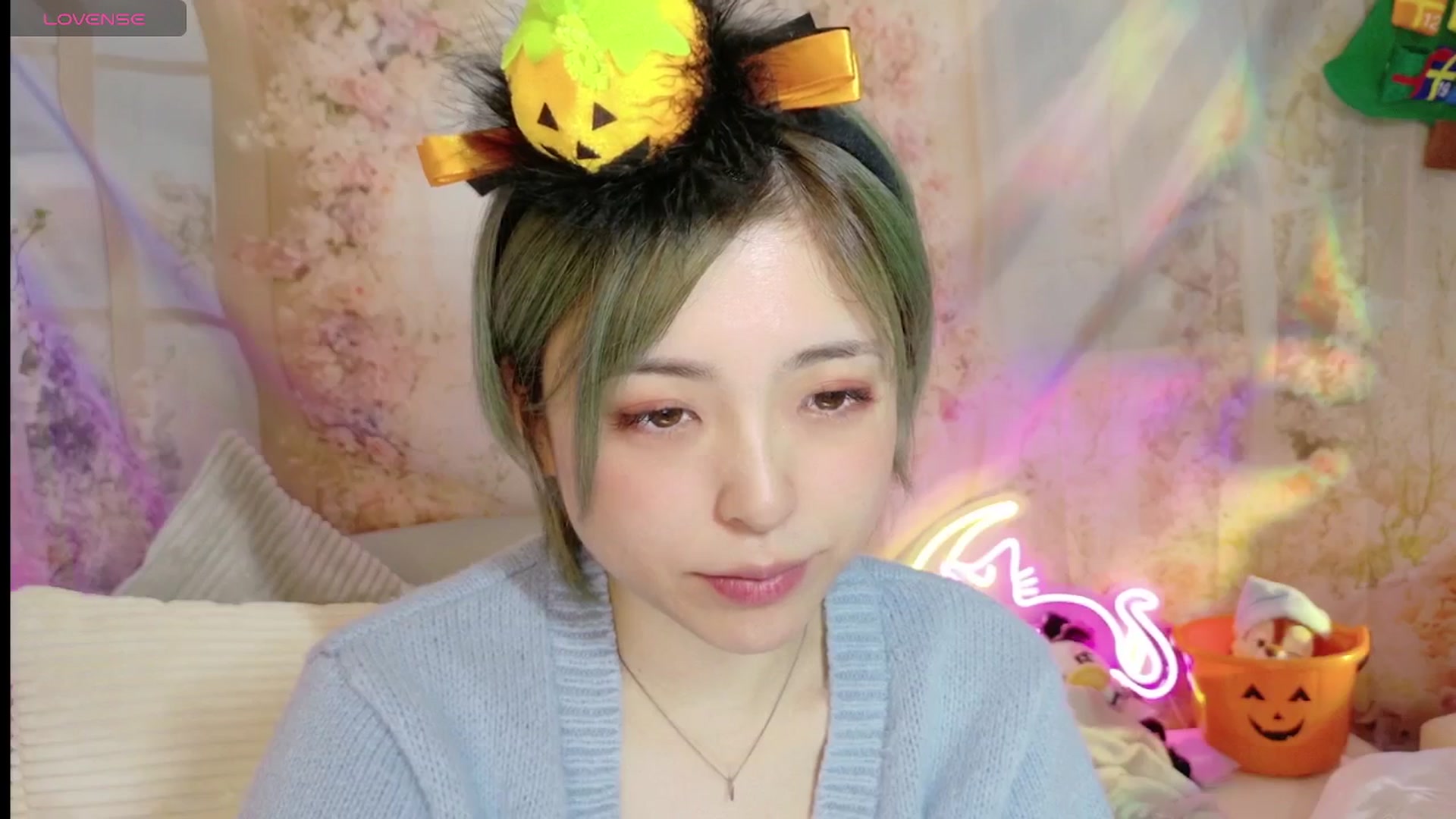 Gallery image thumbnail from Tsu_mu_gi_526's myfreecams stream on, 10/10/2025, 19:07 image 11 of 20