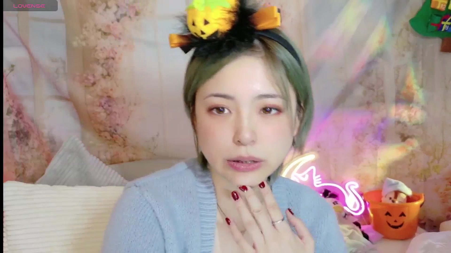 Gallery image thumbnail from Tsu_mu_gi_526's myfreecams stream on, 10/10/2025, 19:07 image 16 of 20