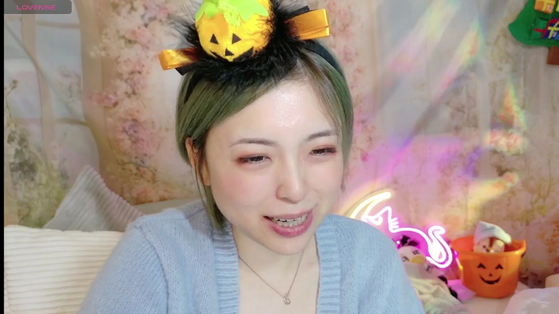 Gallery image thumbnail from Tsu_mu_gi_526's myfreecams stream on, 10/10/2025, 19:07 image 14 of 20