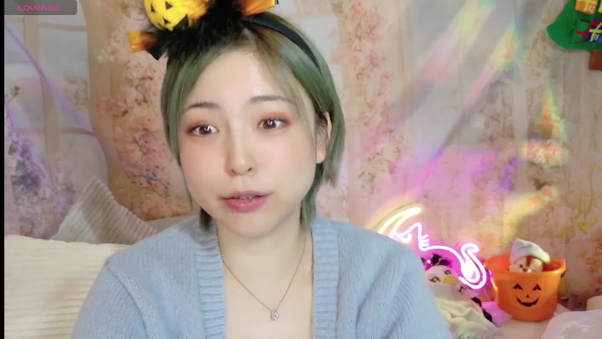 Gallery image thumbnail from Tsu_mu_gi_526's myfreecams stream on, 10/10/2025, 19:07 image 7 of 20
