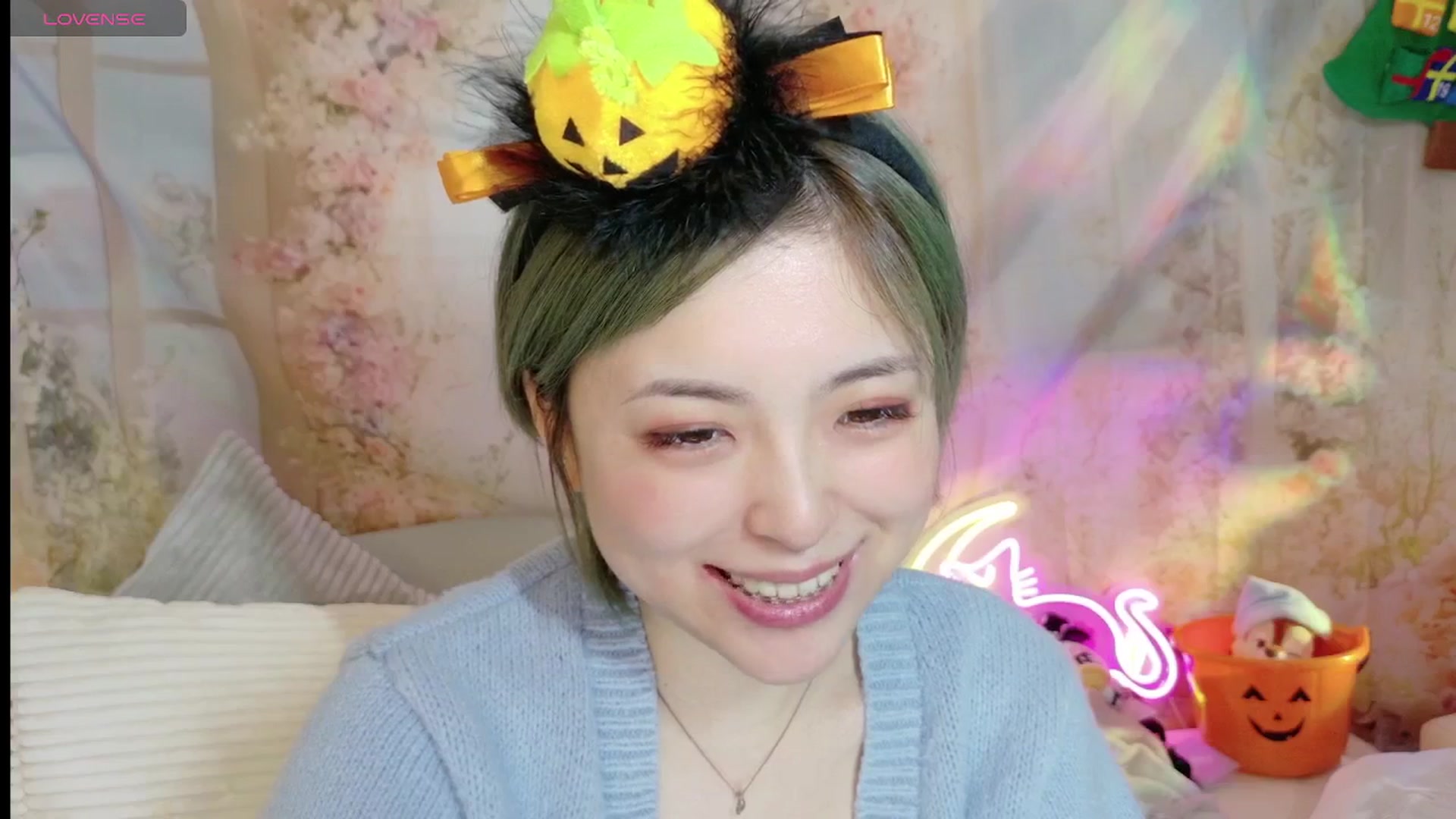 Gallery image thumbnail from Tsu_mu_gi_526's myfreecams stream on, 10/10/2025, 19:07 image 19 of 20