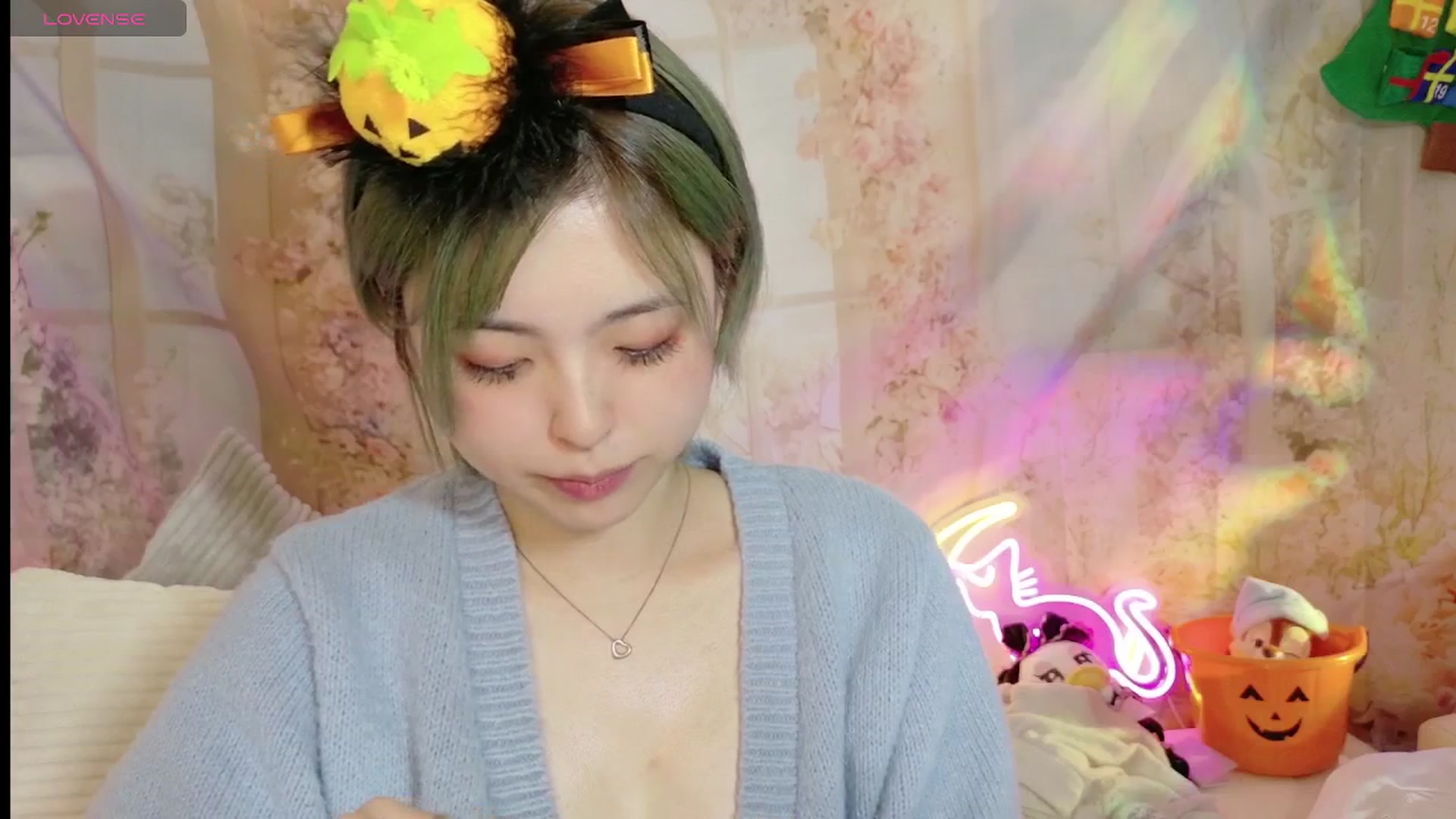 Gallery image thumbnail from Tsu_mu_gi_526's myfreecams stream on, 10/10/2025, 19:07 image 5 of 20
