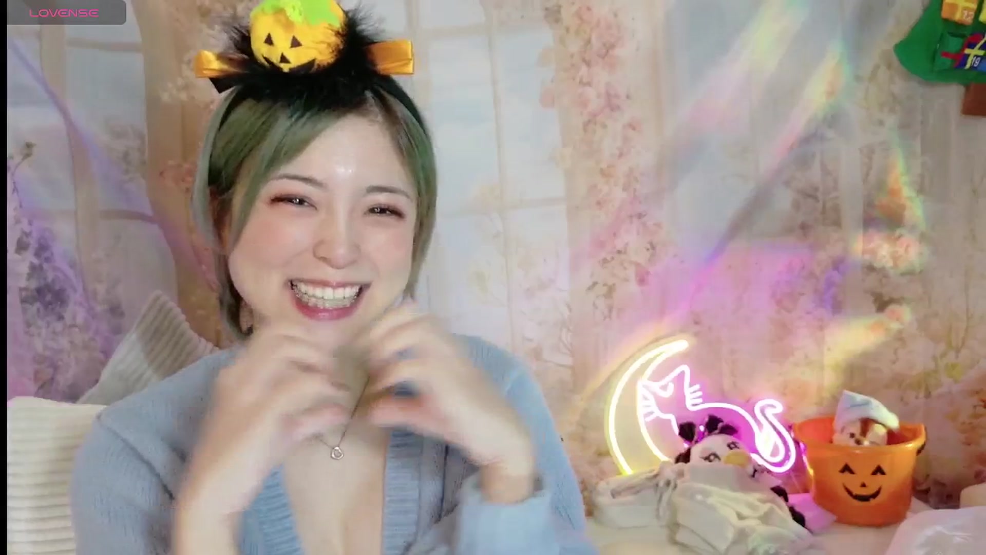 Gallery image thumbnail from Tsu_mu_gi_526's myfreecams stream on, 10/10/2025, 19:07 image 9 of 20