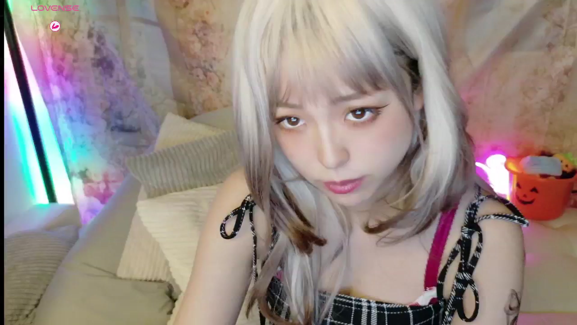 Gallery image thumbnail from Tsu_mu_gi_526's myfreecams stream on, 10/16/2025, 11:29 image 7 of 20