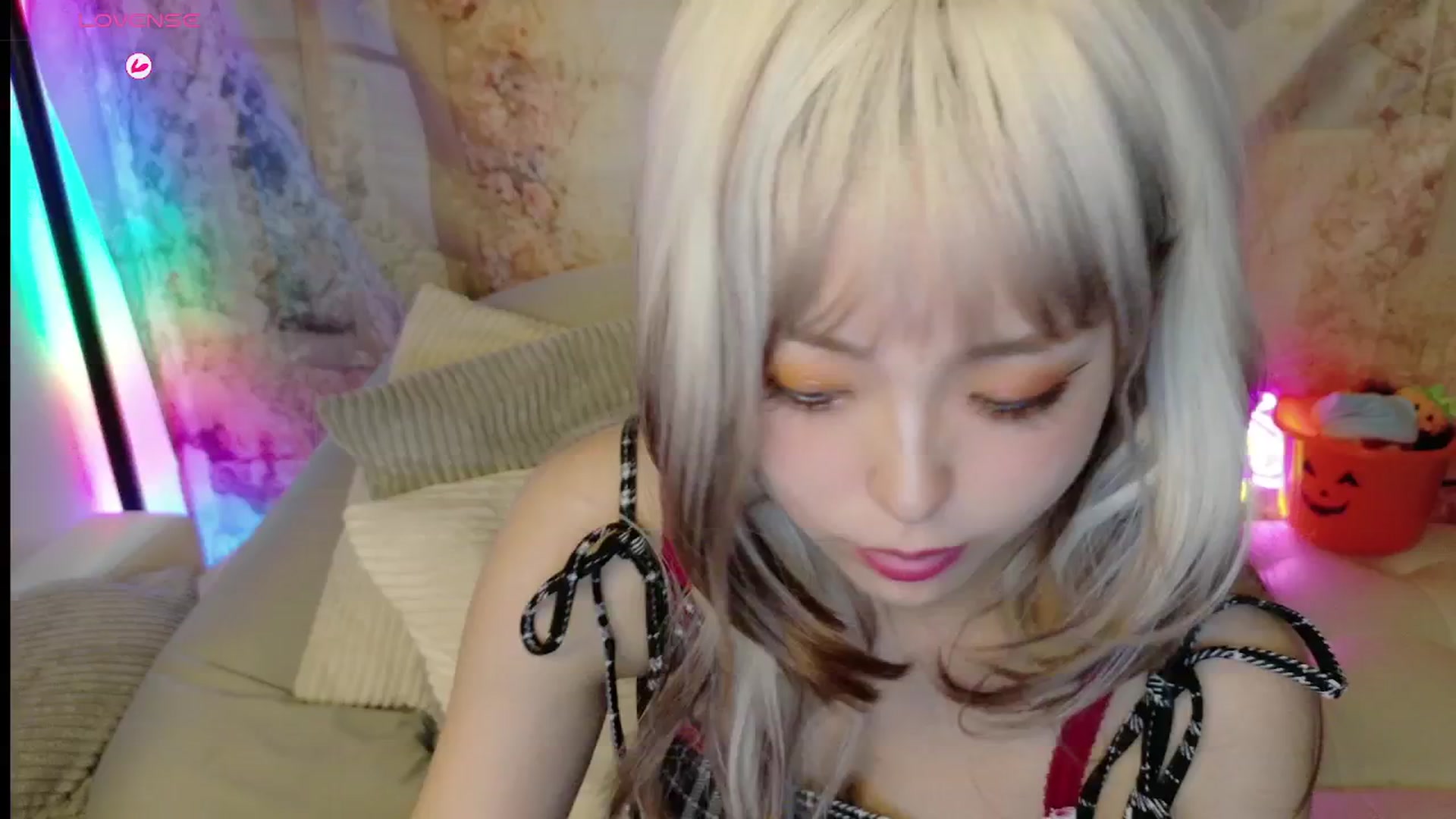 Gallery image thumbnail from Tsu_mu_gi_526's myfreecams stream on, 10/16/2025, 11:29 image 8 of 20