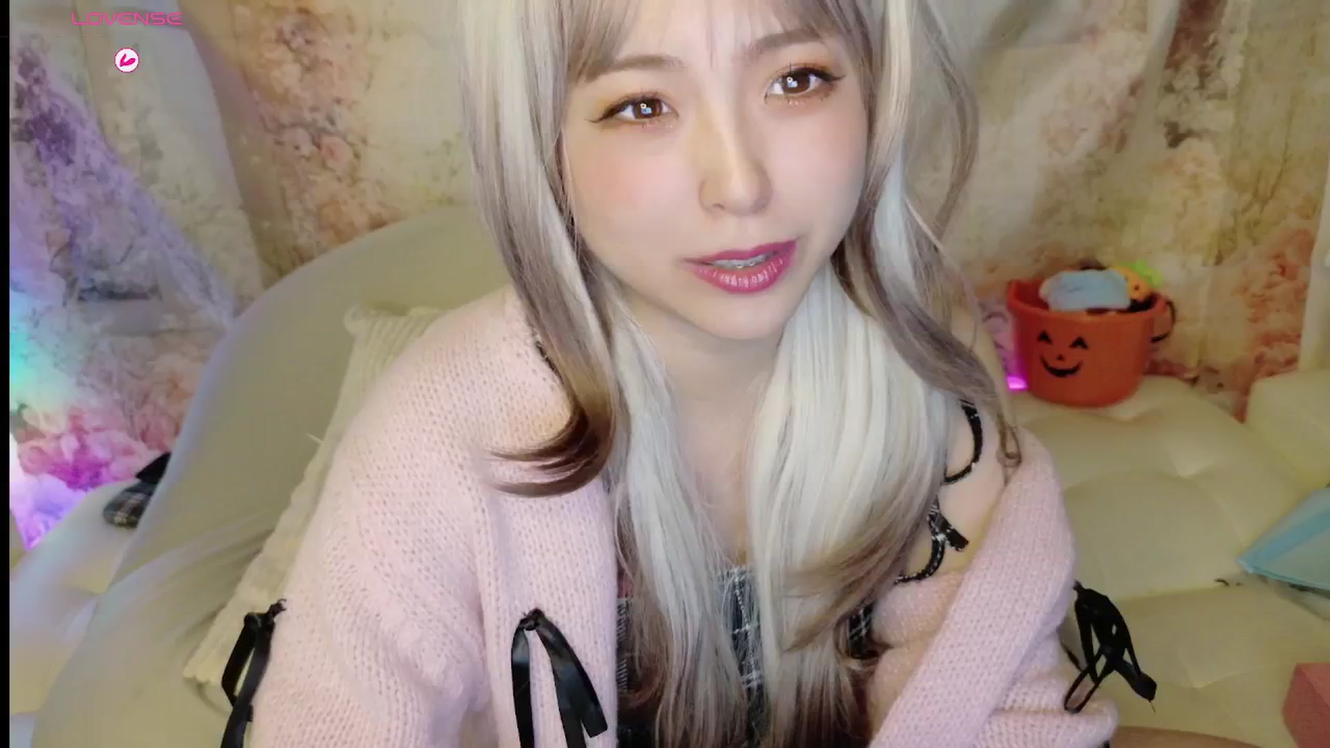 Gallery image thumbnail from Tsu_mu_gi_526's myfreecams stream on, 10/16/2025, 17:42 image 2 of 20