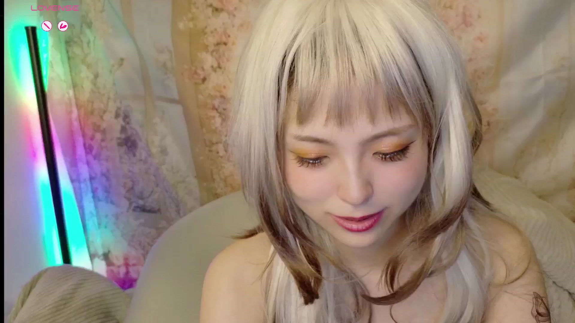 Gallery image thumbnail from Tsu_mu_gi_526's myfreecams stream on, 10/16/2025, 17:42 image 14 of 20