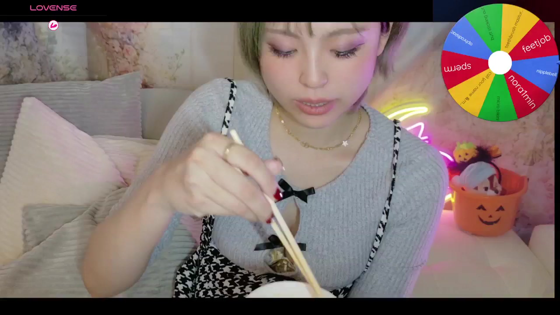 Gallery image thumbnail from Tsu_mu_gi_526's myfreecams stream on, 10/24/2025, 12:01 image 9 of 20