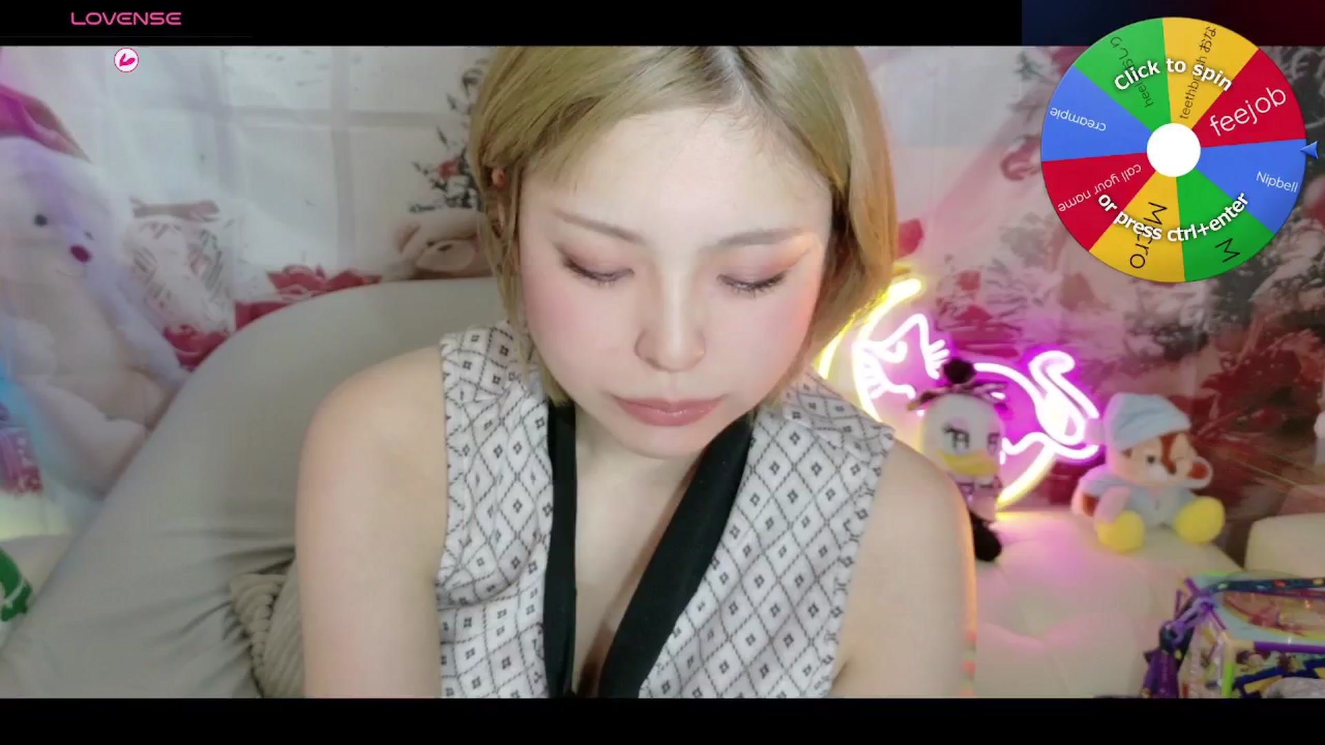 Gallery image thumbnail from Tsu_mu_gi_526's myfreecams stream on, 12/15/2025, 12:36 image 5 of 20
