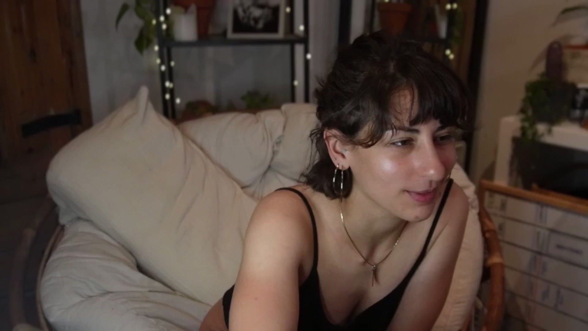 Gallery image thumbnail from TulaLulaVida's myfreecams stream on, 05/17/2025, 20:37 image 11 of 20