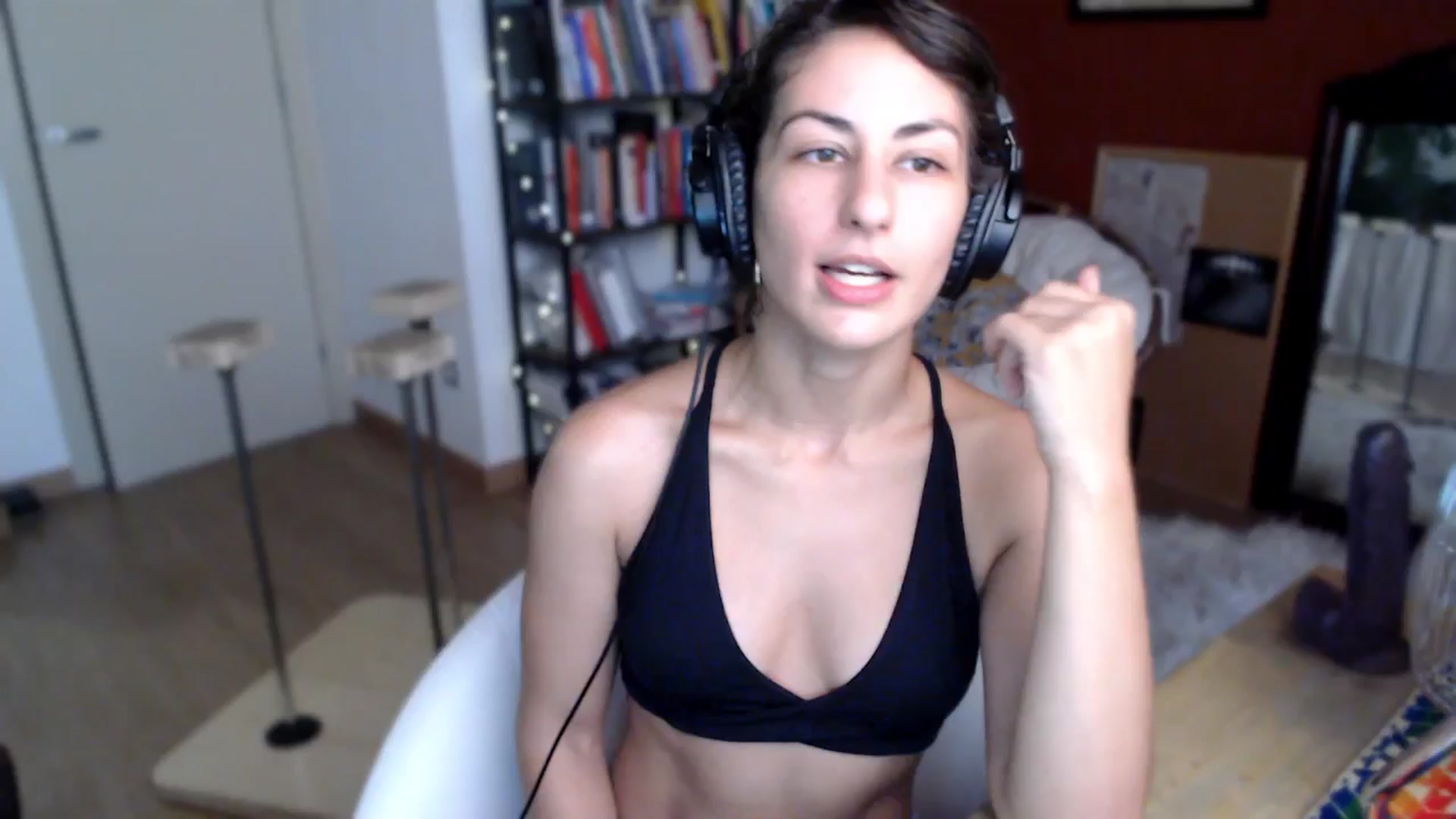 Gallery image thumbnail from TulaLulaVida's myfreecams stream on, 08/07/2025, 18:54 image 12 of 20