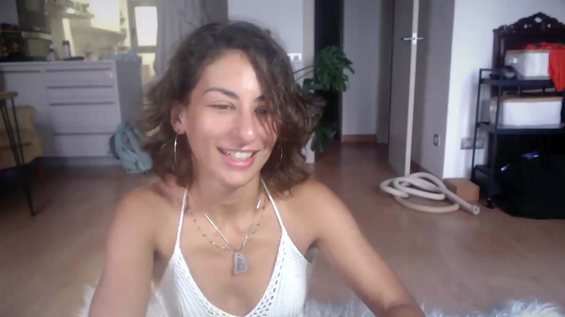 Gallery image thumbnail from TulaLulaVida's myfreecams stream on, 08/07/2026, 15:02 image 3 of 20